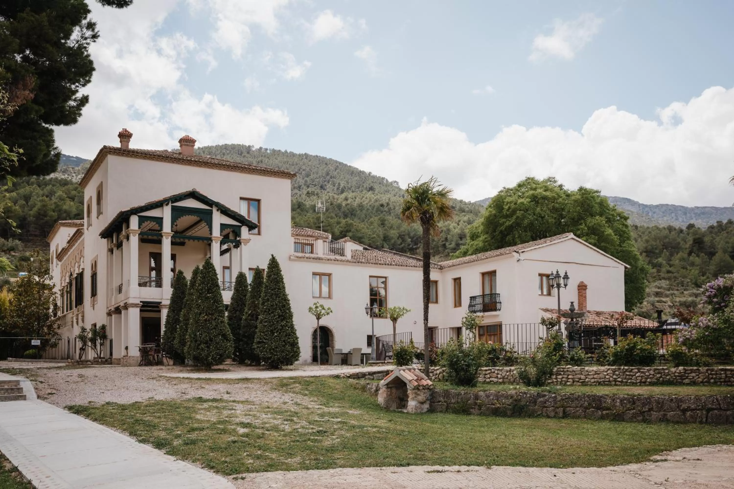 Facade/entrance in Eco Hotel con encanto Masía la Mota B&B