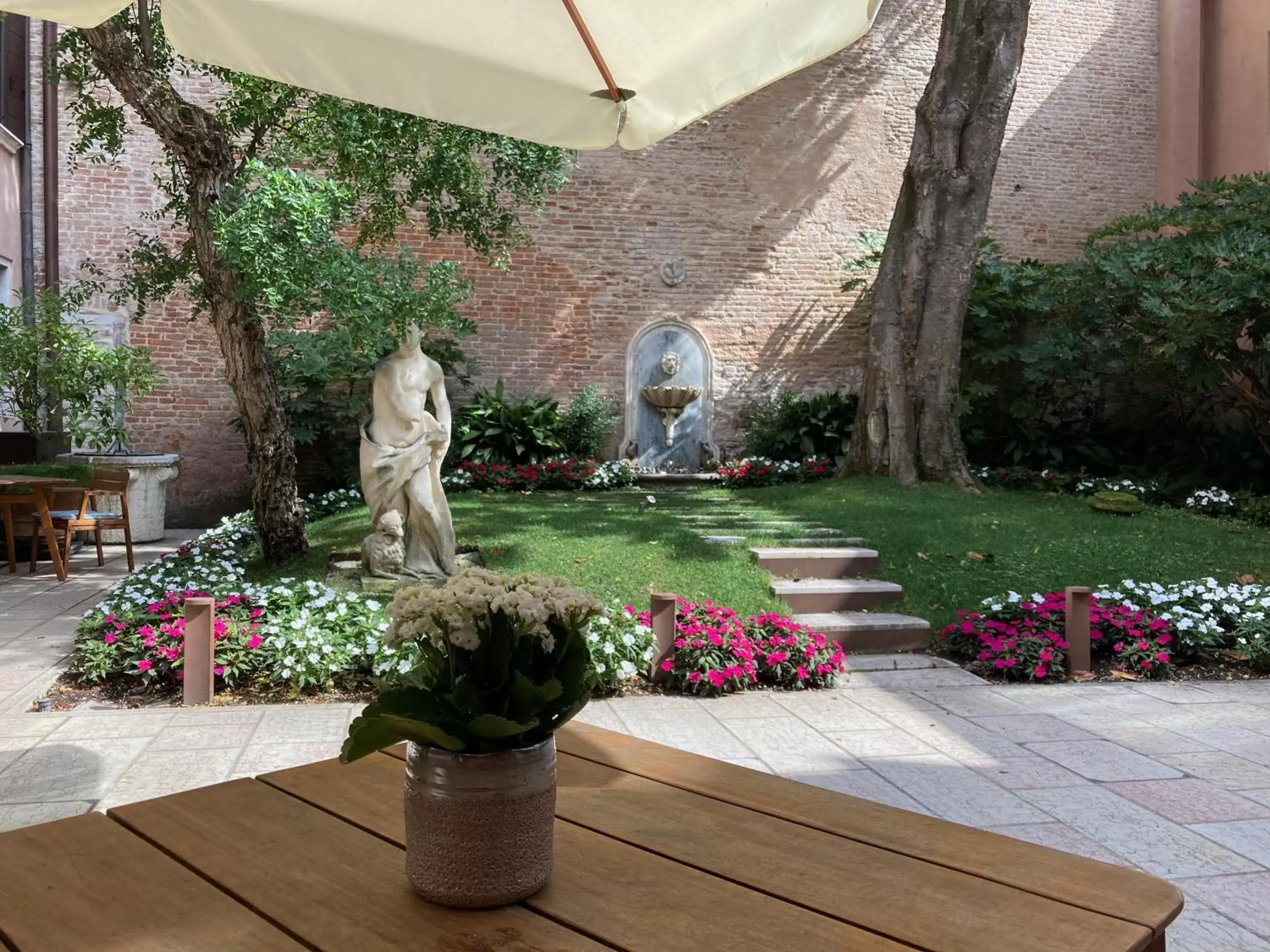 Garden in Palazzo Venart Luxury Hotel