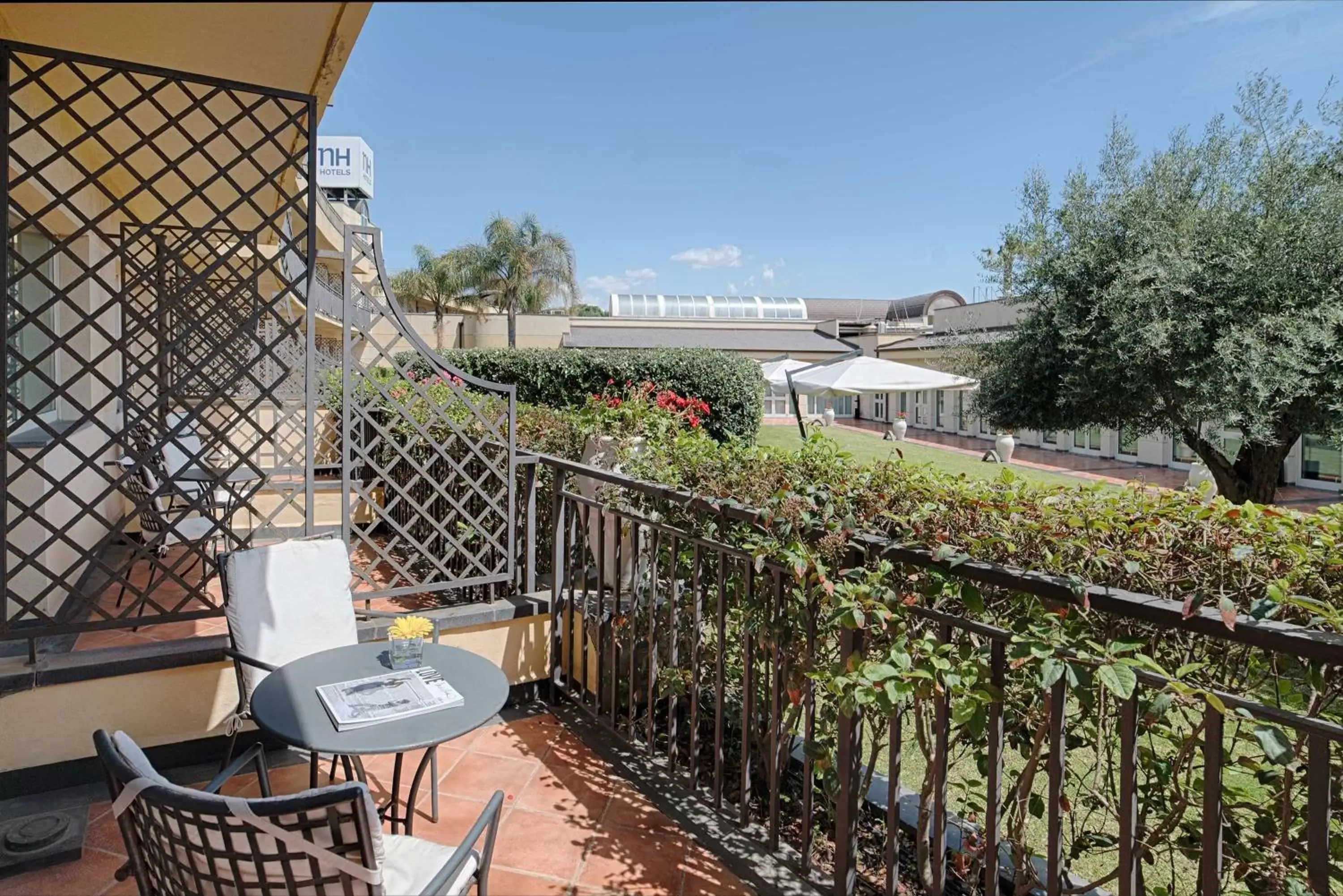 View (from property/room), Balcony/Terrace in NH Catania Parco degli Aragonesi