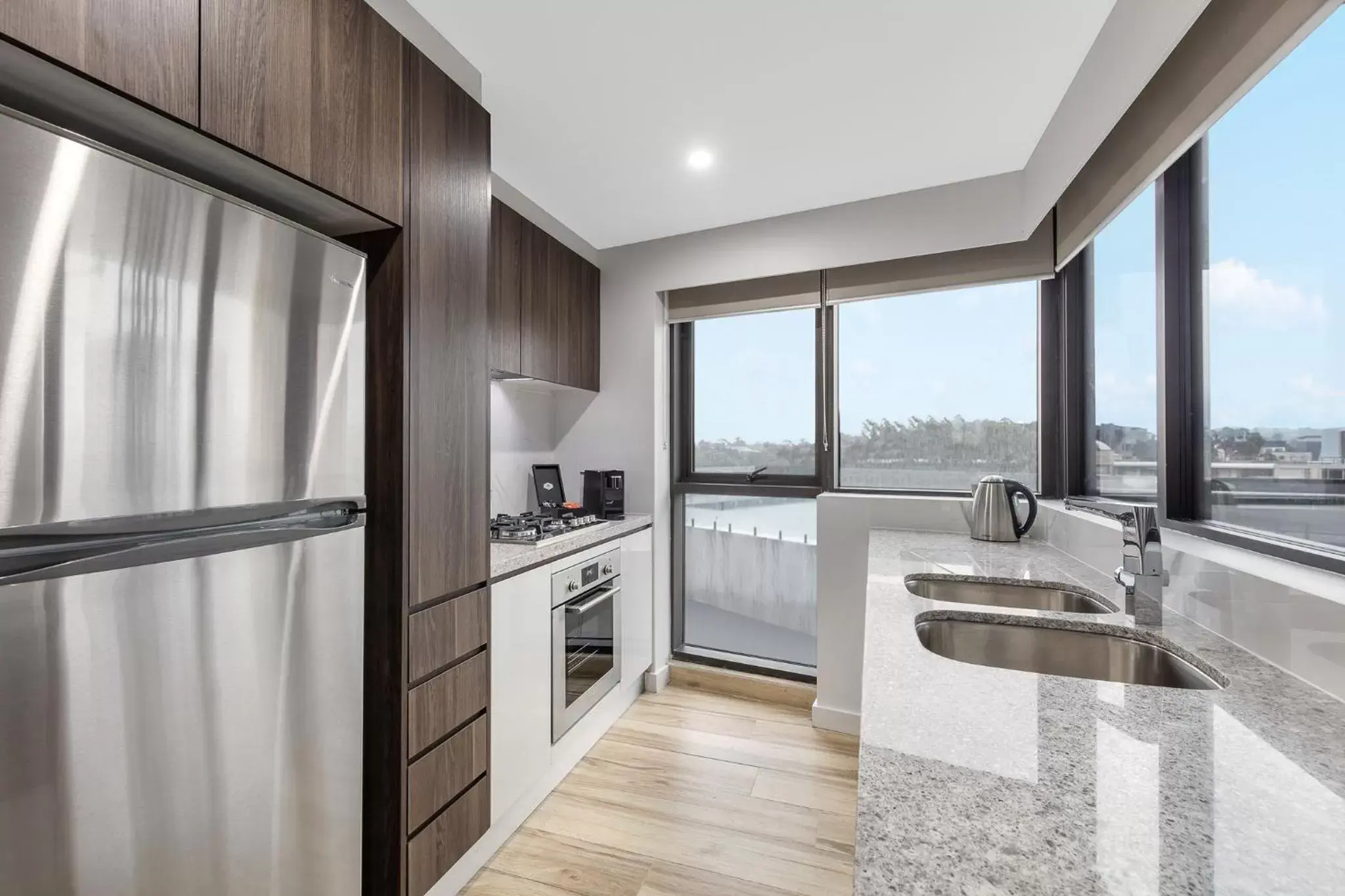 Kitchen or kitchenette, Kitchen/Kitchenette in Meriton Suites Church Street, Parramatta