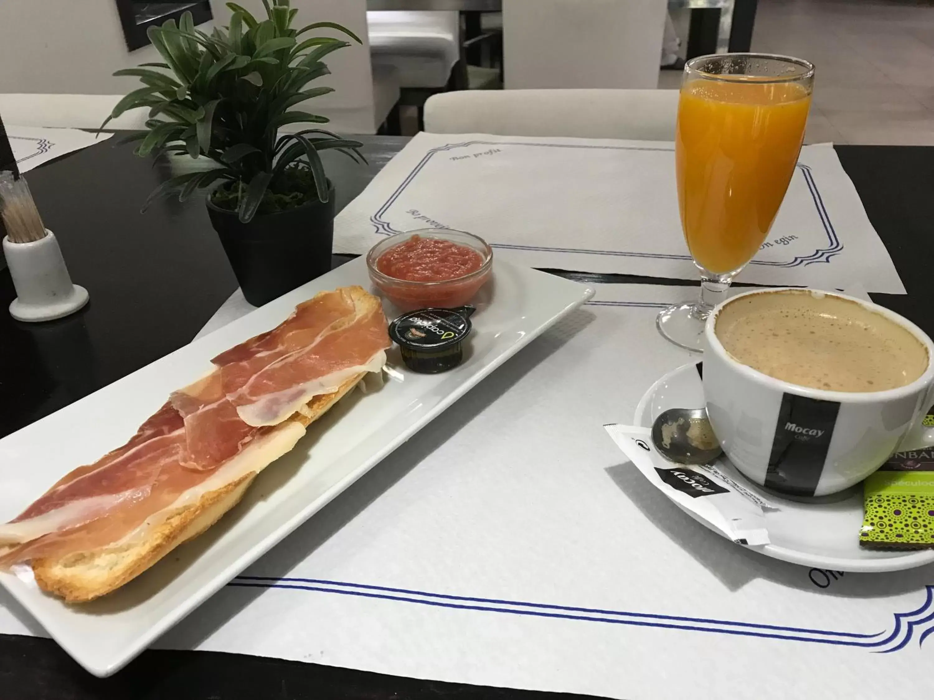 Continental breakfast in Hotel Puerta de Ocaña