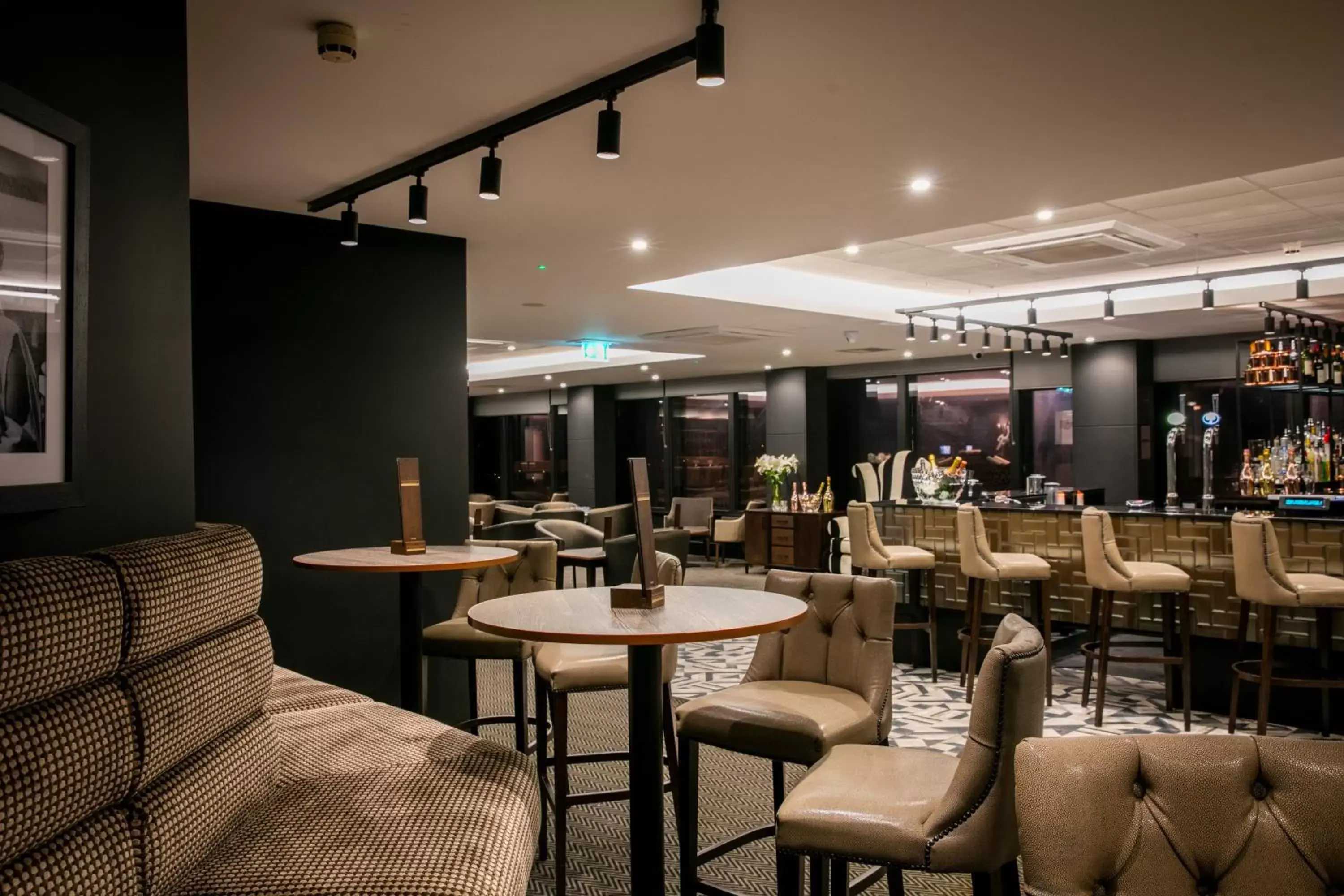 Restaurant/places to eat, Lounge/Bar in Crowne Plaza Plymouth, an IHG Hotel