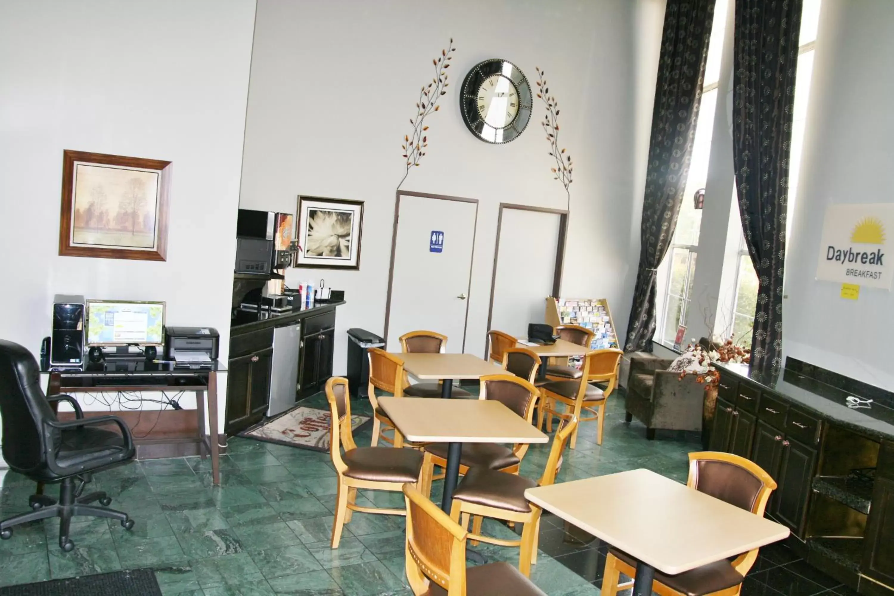 Lobby or reception, Restaurant/Places to Eat in Days Inn by Wyndham Rocklin/Sacramento