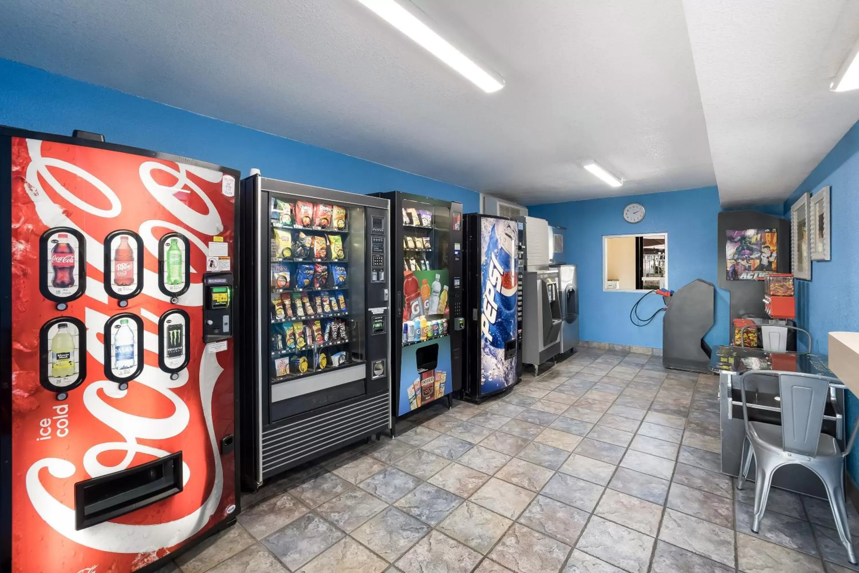 vending machine in Knights Inn Sierra Vista / East Fry