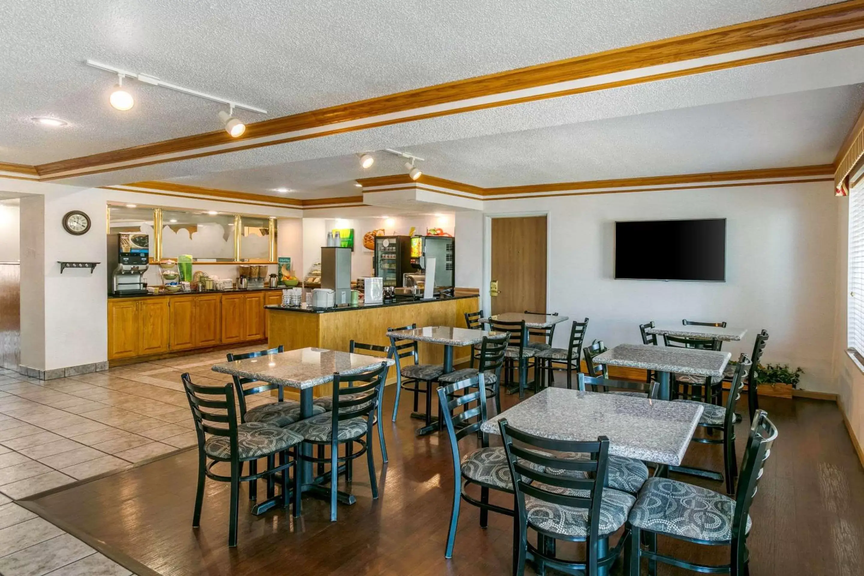 Restaurant/Places to Eat in Quality Inn near Monument Health Rapid City Hospital