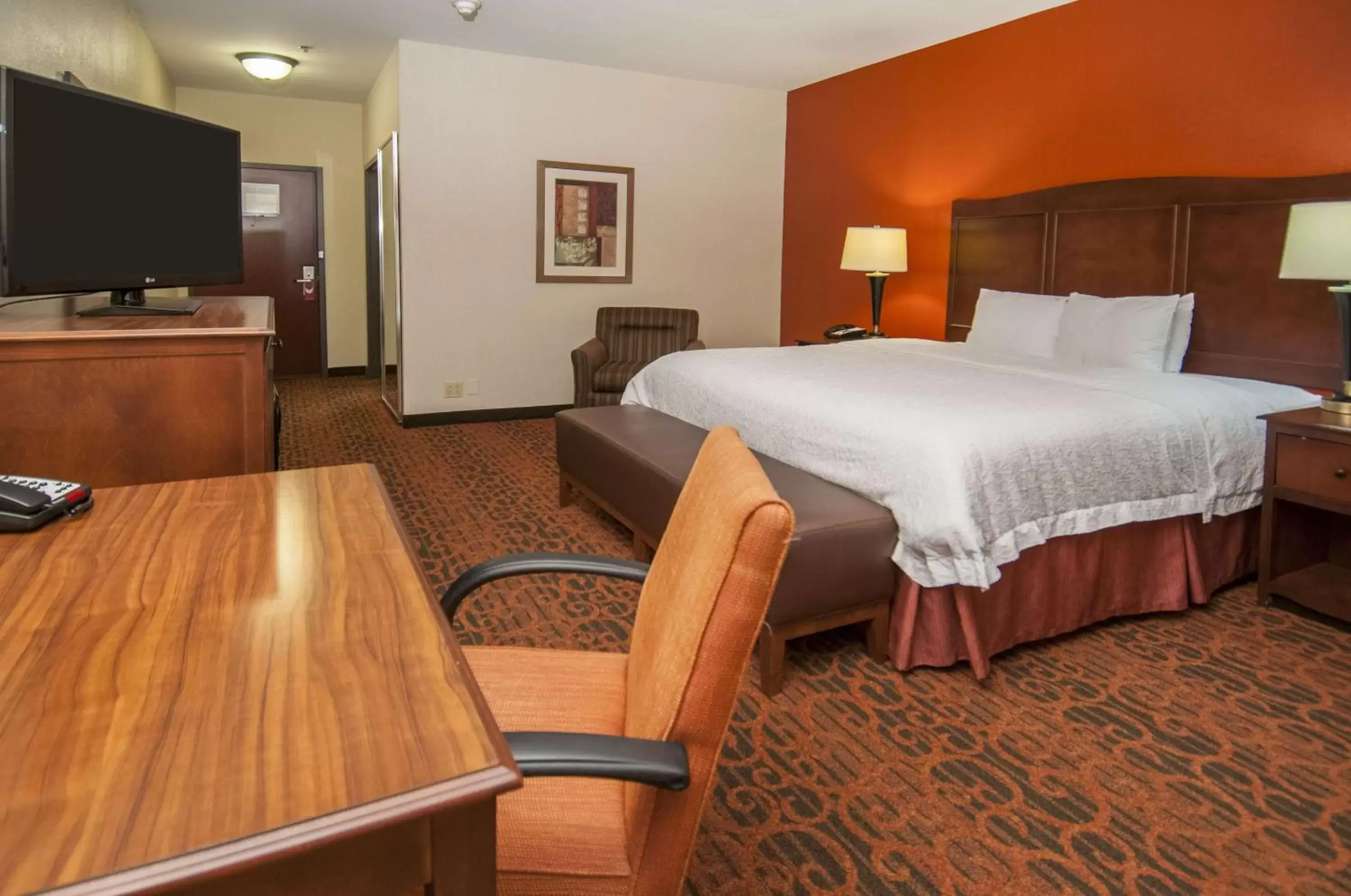 Bedroom, Bed in Hampton Inn and Suites Waxahachie