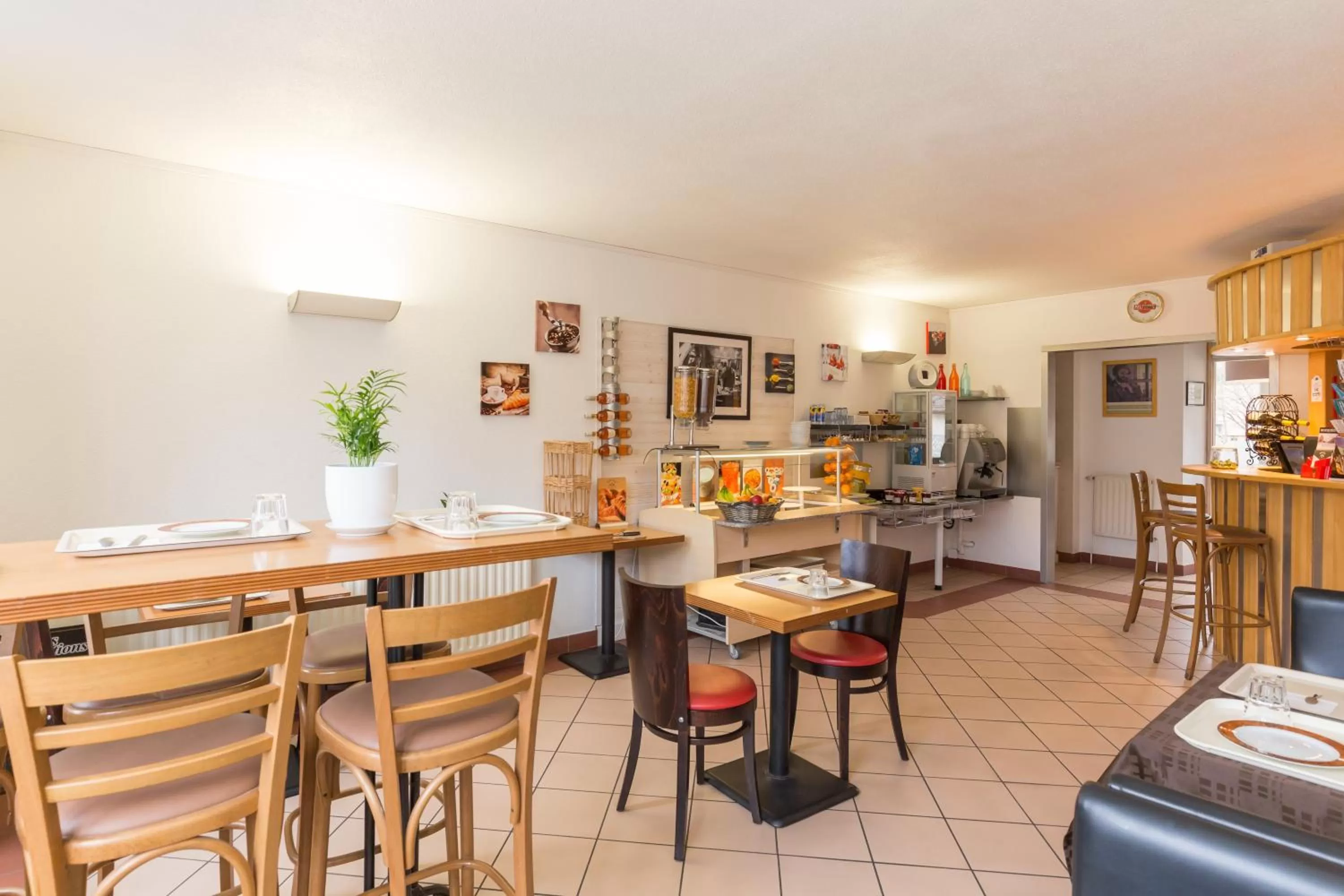 Breakfast in Hôtel de La Vallée