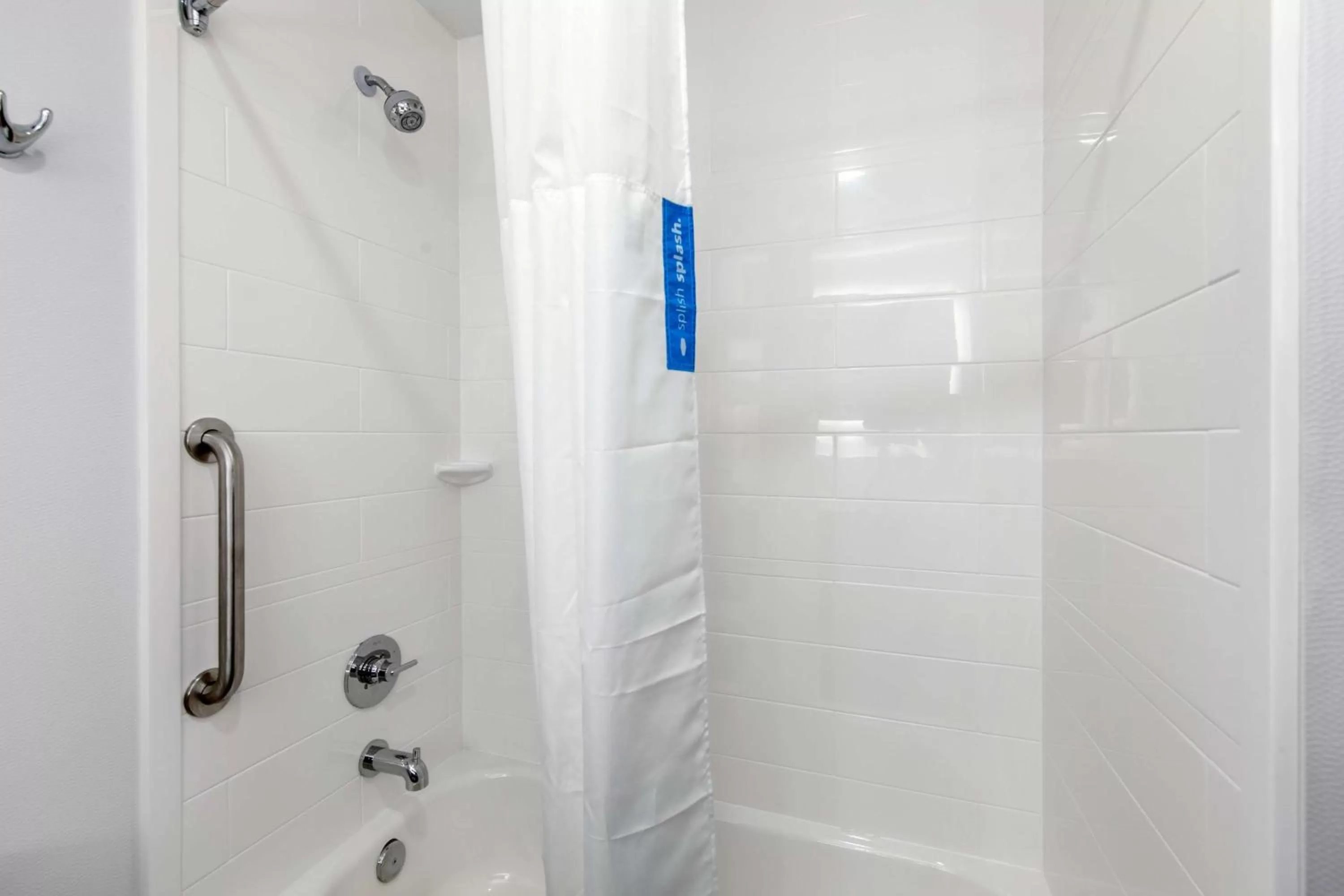 Bathroom in Hampton Inn & Suites Ruidoso Downs