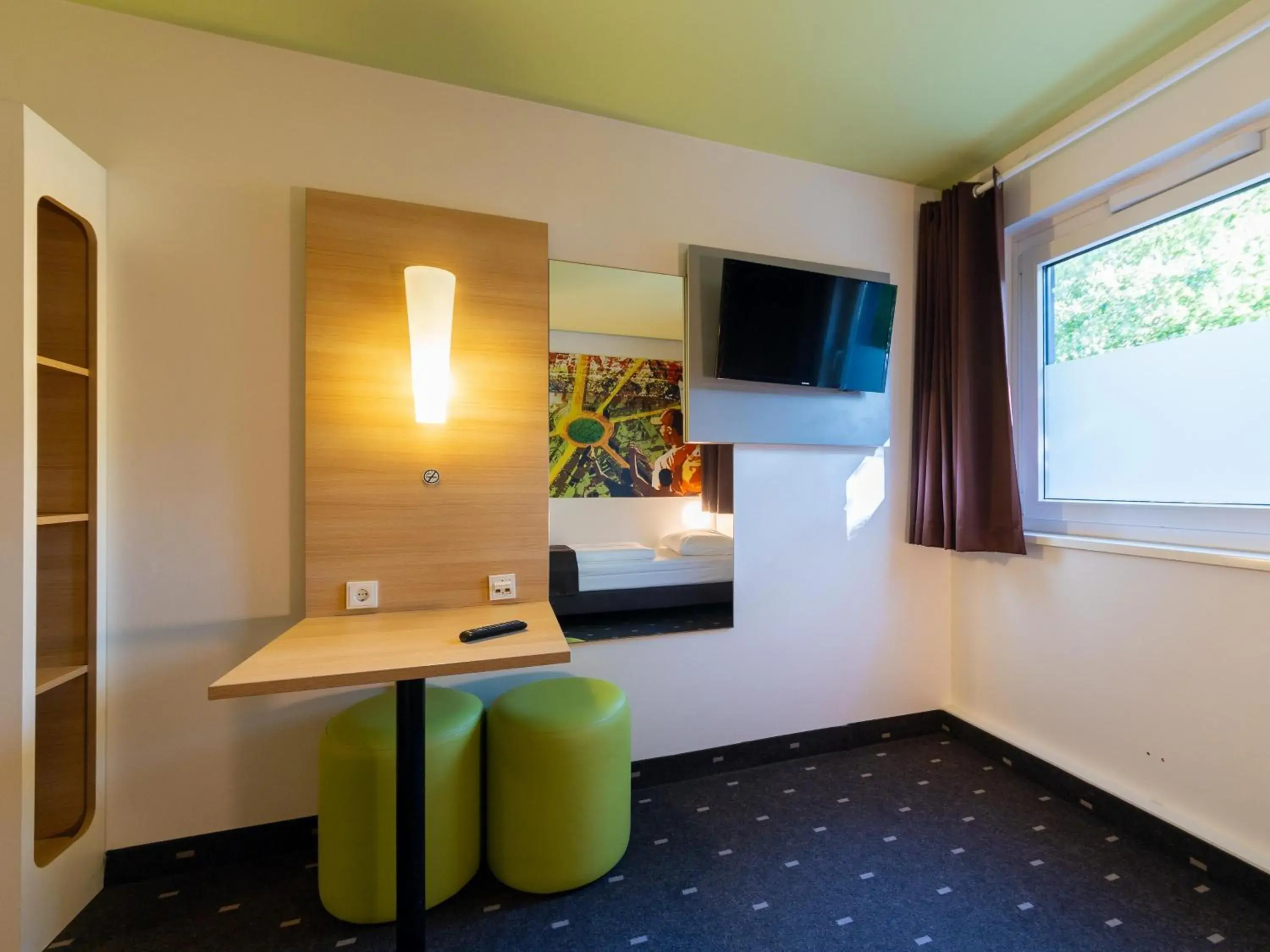 Photo of the whole room, TV/Entertainment Center in B&B Hotel Dortmund Messe