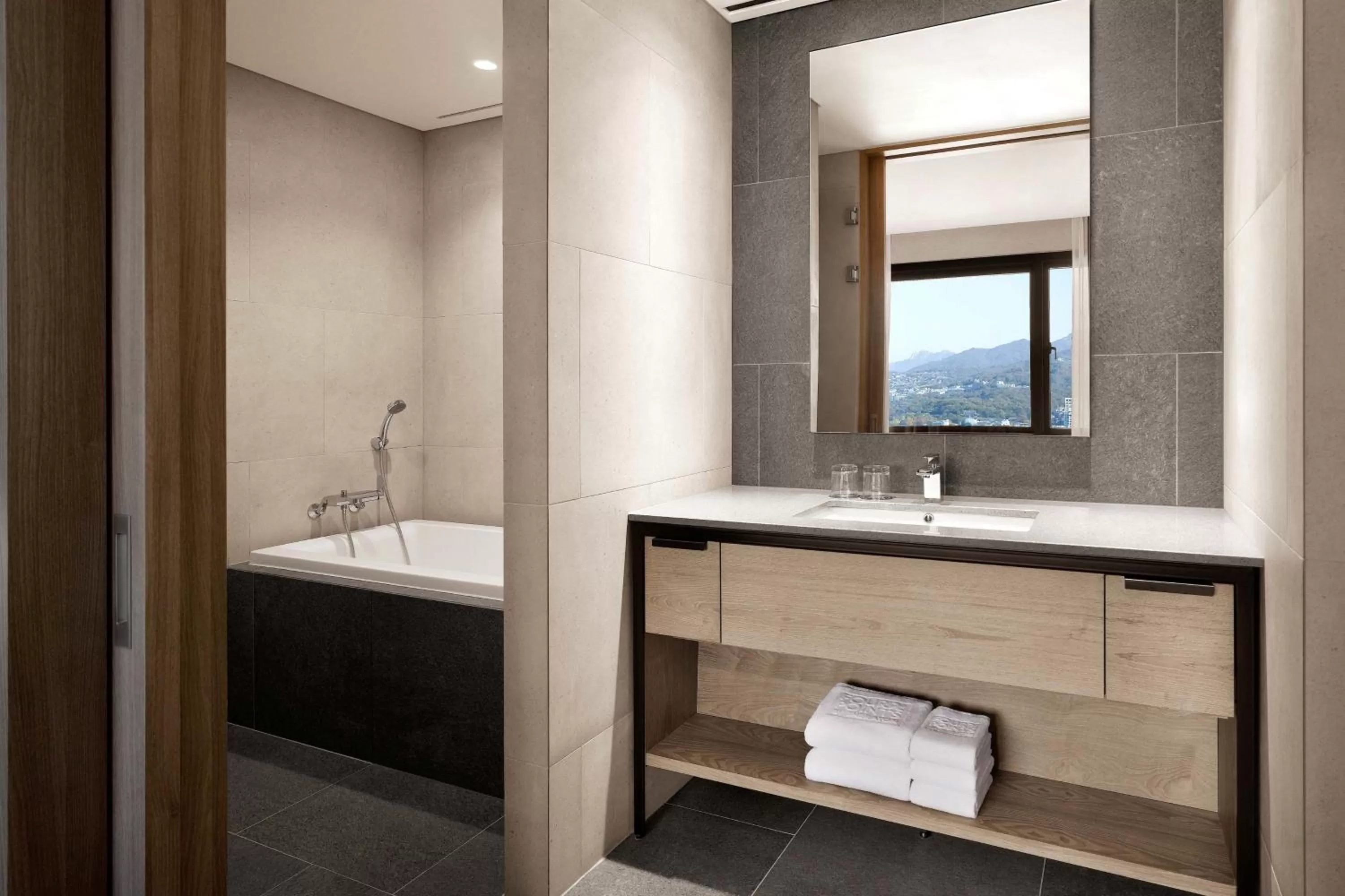 Bathroom in Four Points by Sheraton Josun, Seoul Myeongdong