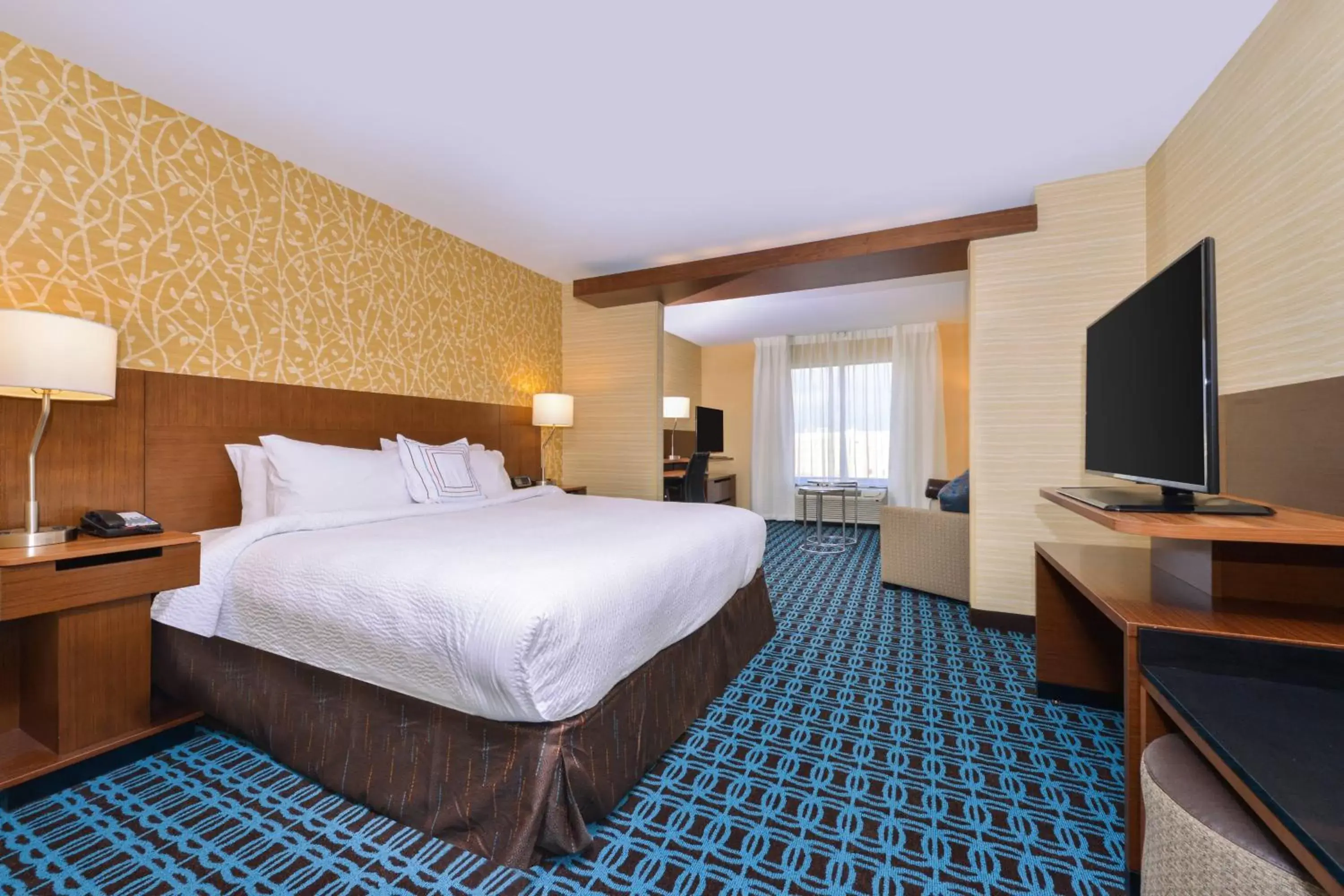 Photo of the whole room, Bed in Fairfield Inn & Suites by Marriott Coralville