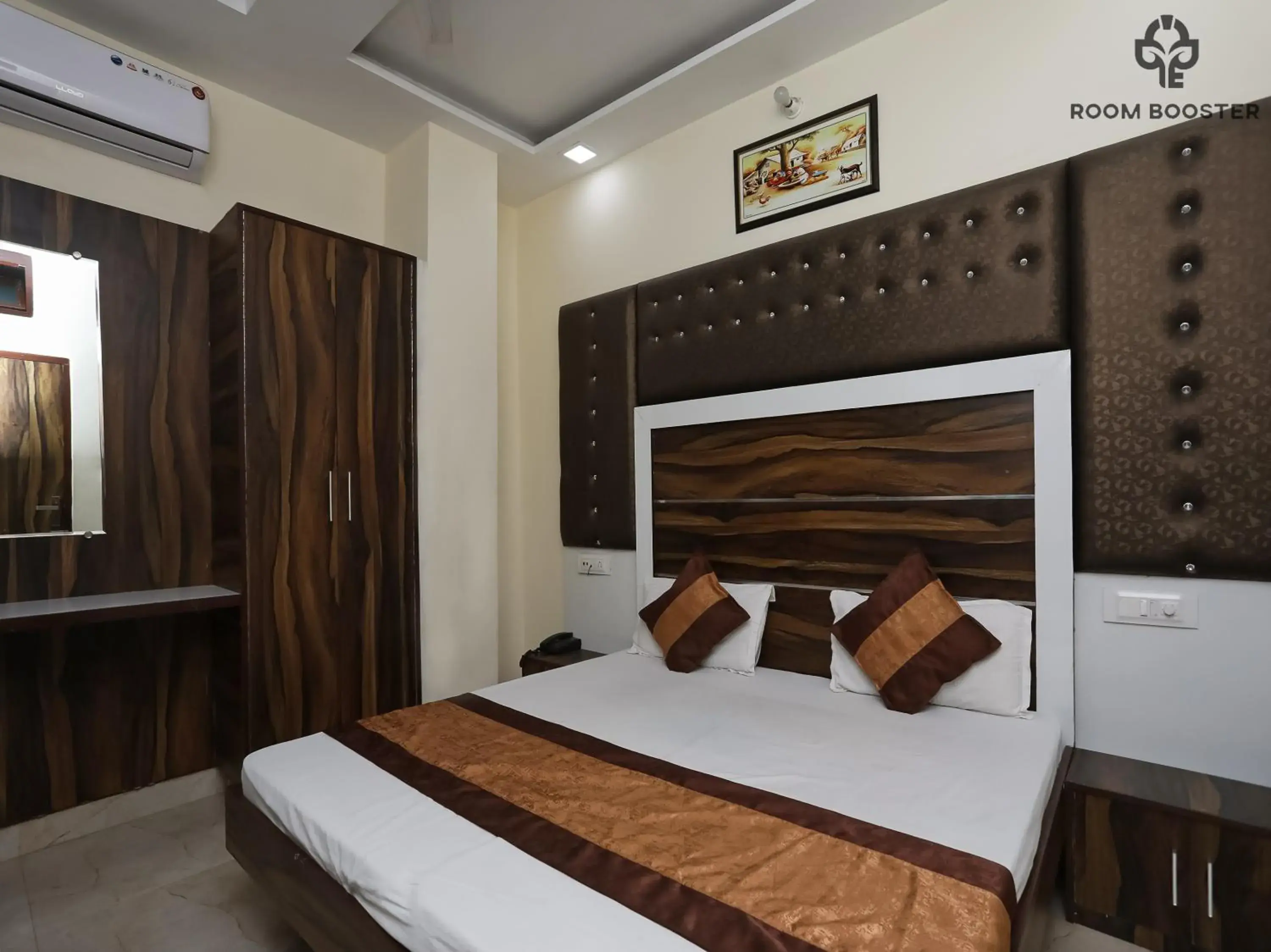 Room Photo in Hotel Sehmi's Best Rest Inn