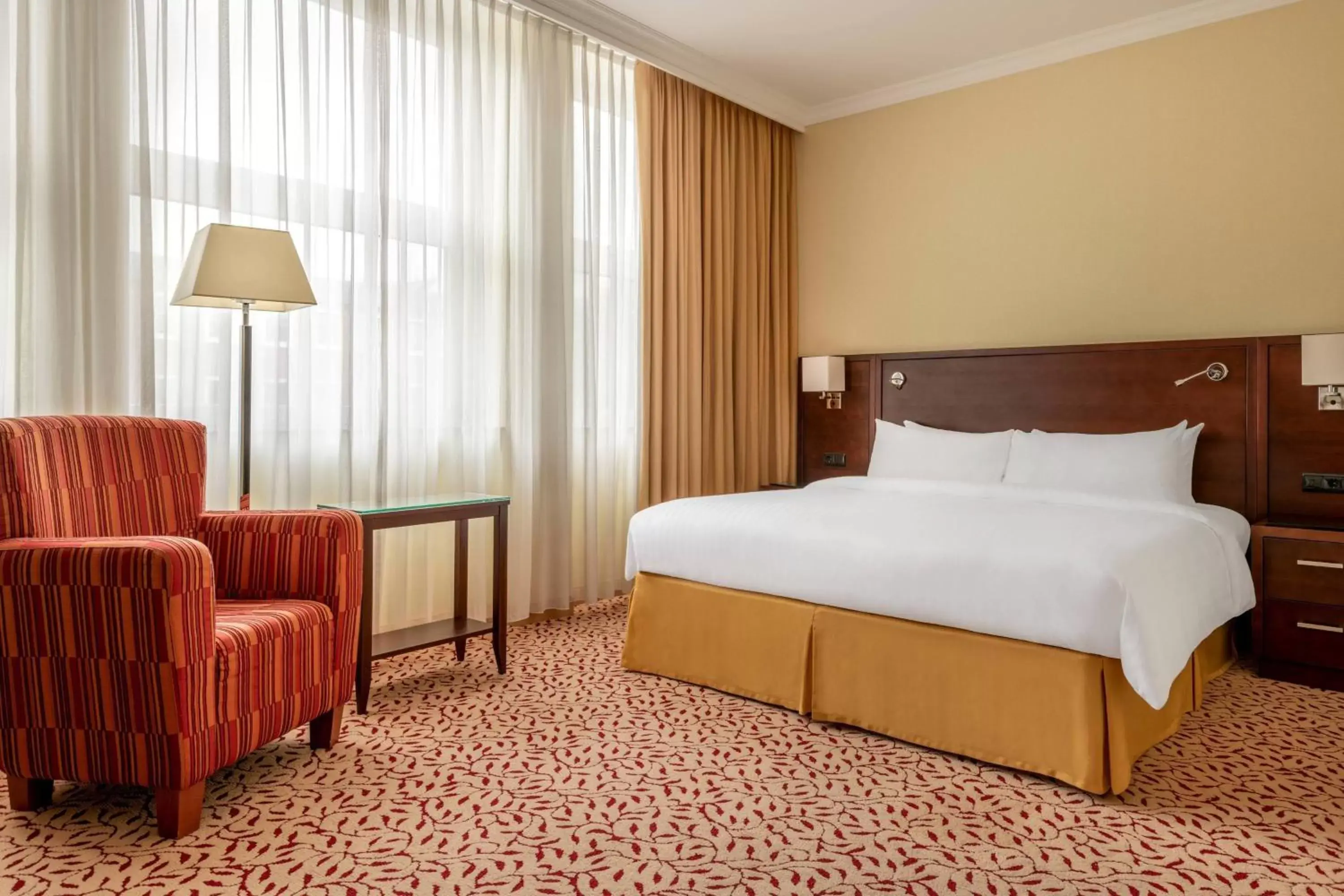 Photo of the whole room, Bed in Cologne Marriott Hotel