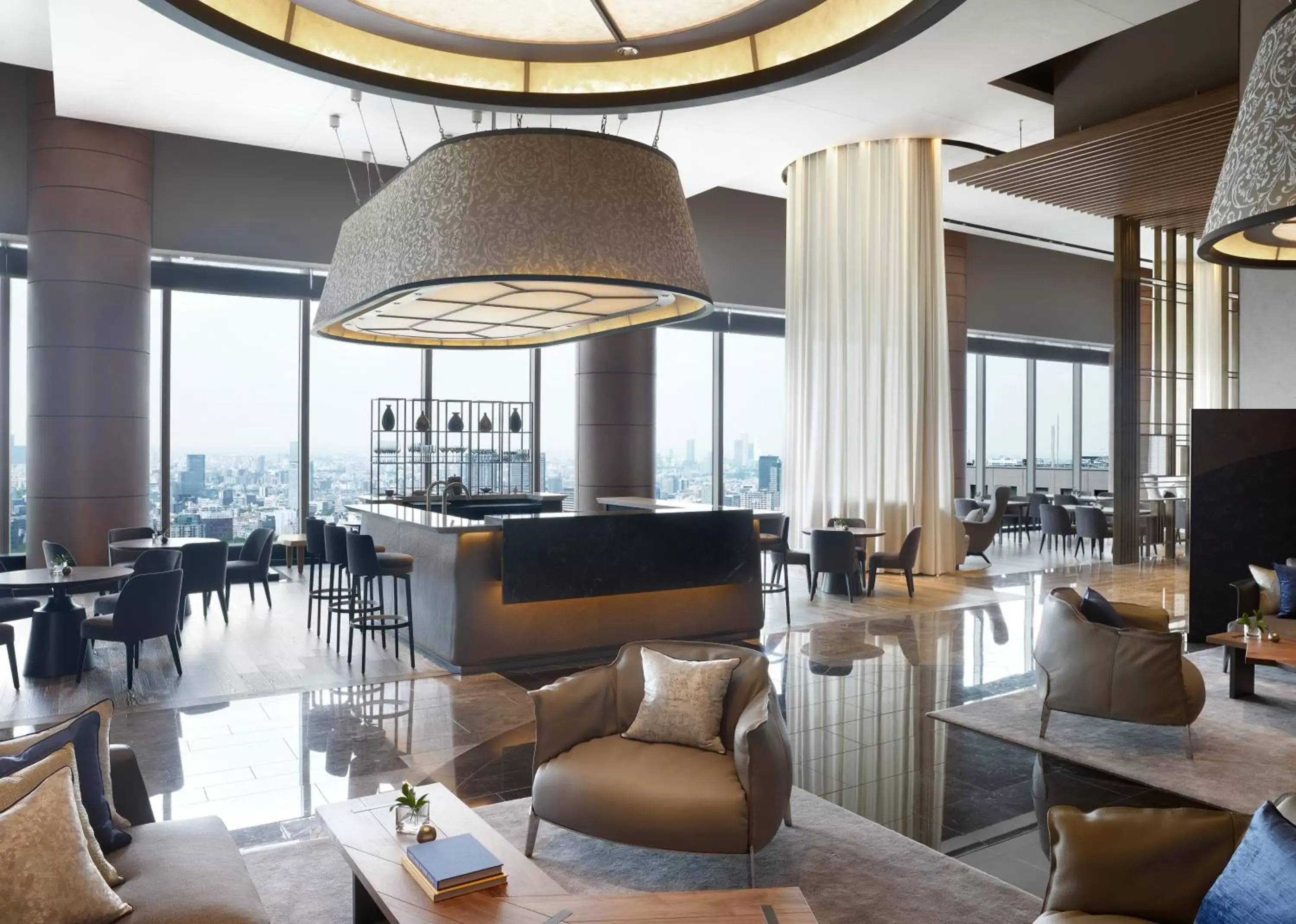 Lounge or bar in Four Seasons Hotel Tokyo at Otemachi