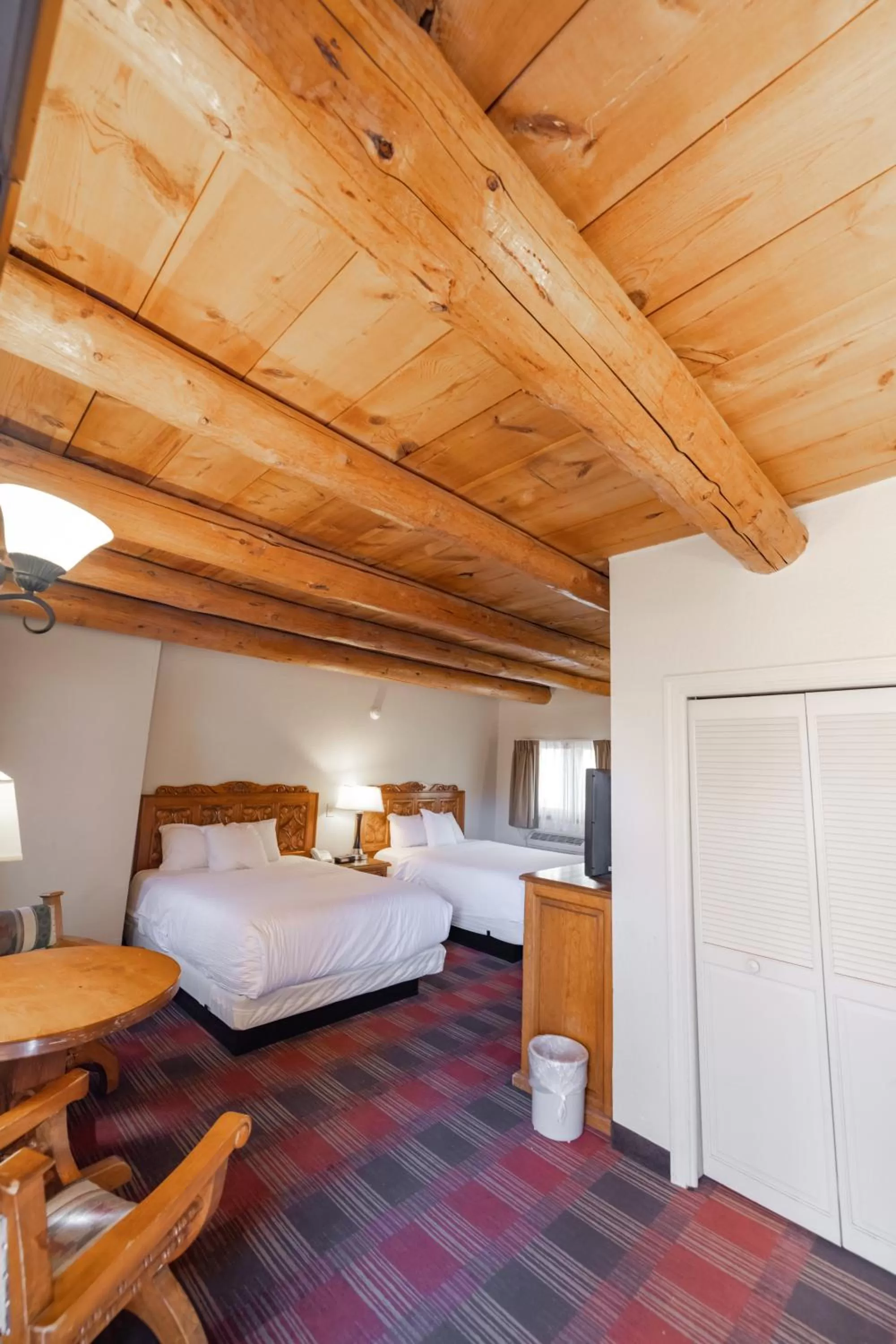 Bed in Sagebrush Inn & Suites