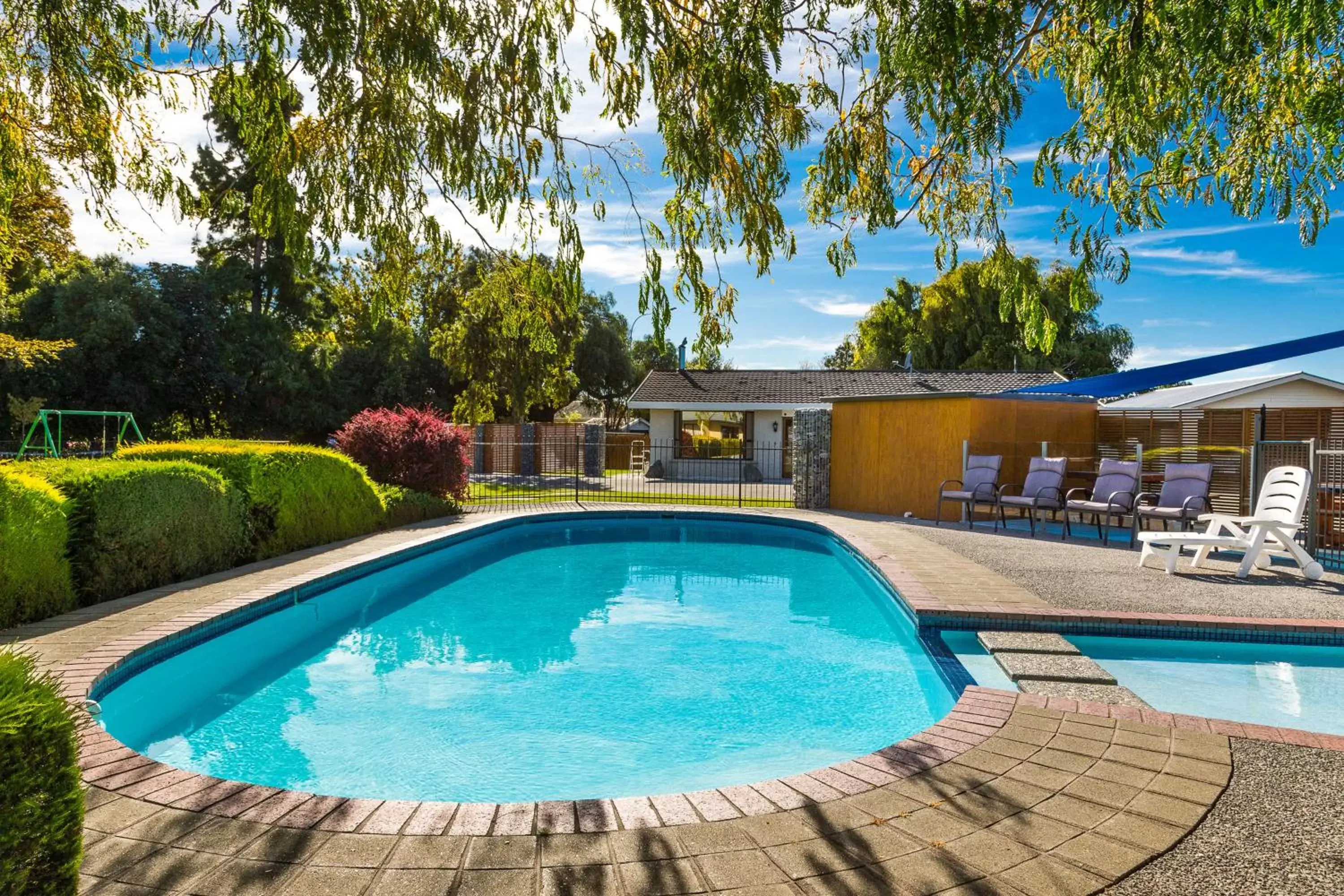 Day, Swimming Pool in Cherylea Motel