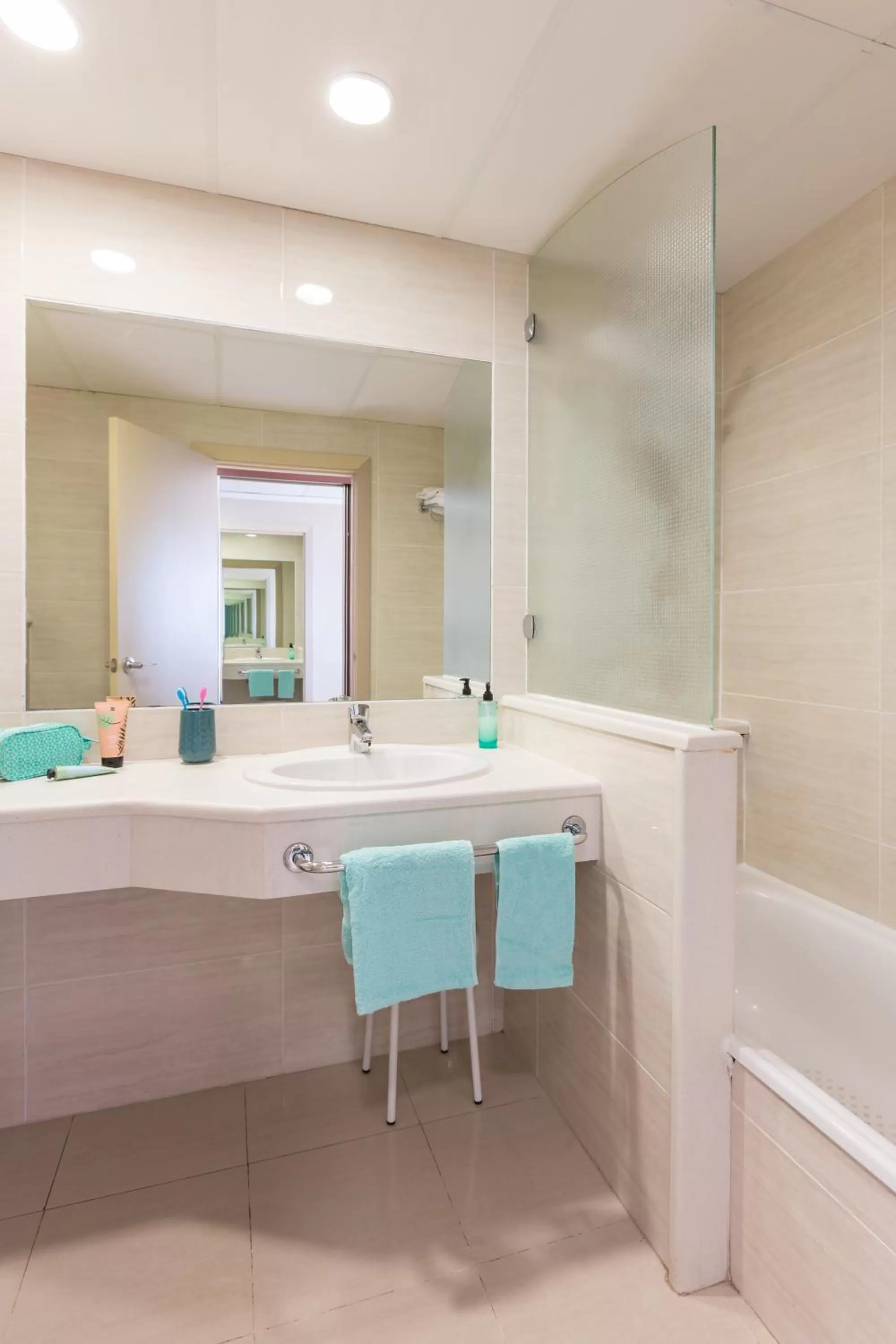 Bathroom in Hotel Bahía Calpe by Pierre & Vacances