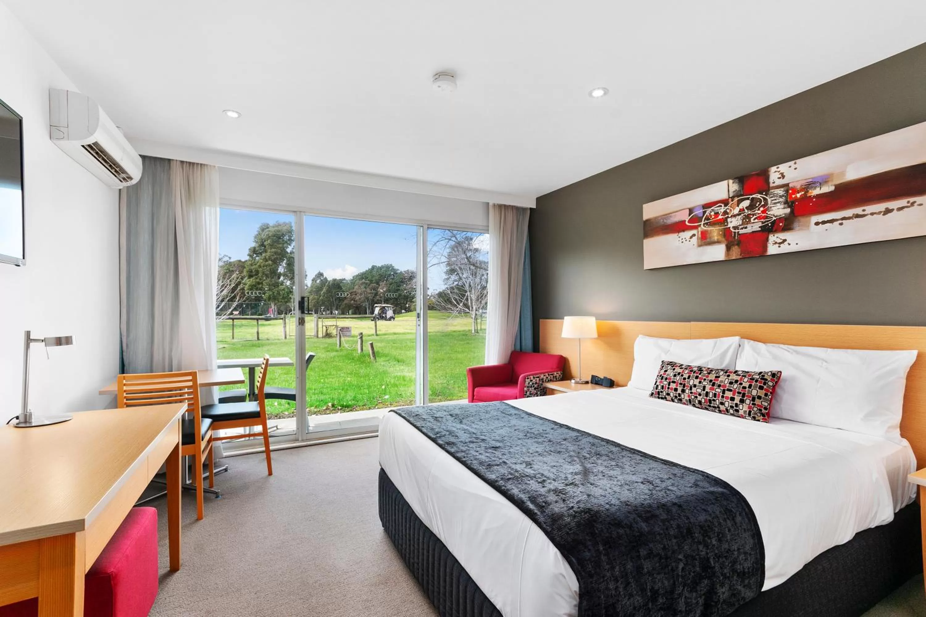 Queen Suite in Quality Inn & Suites Traralgon