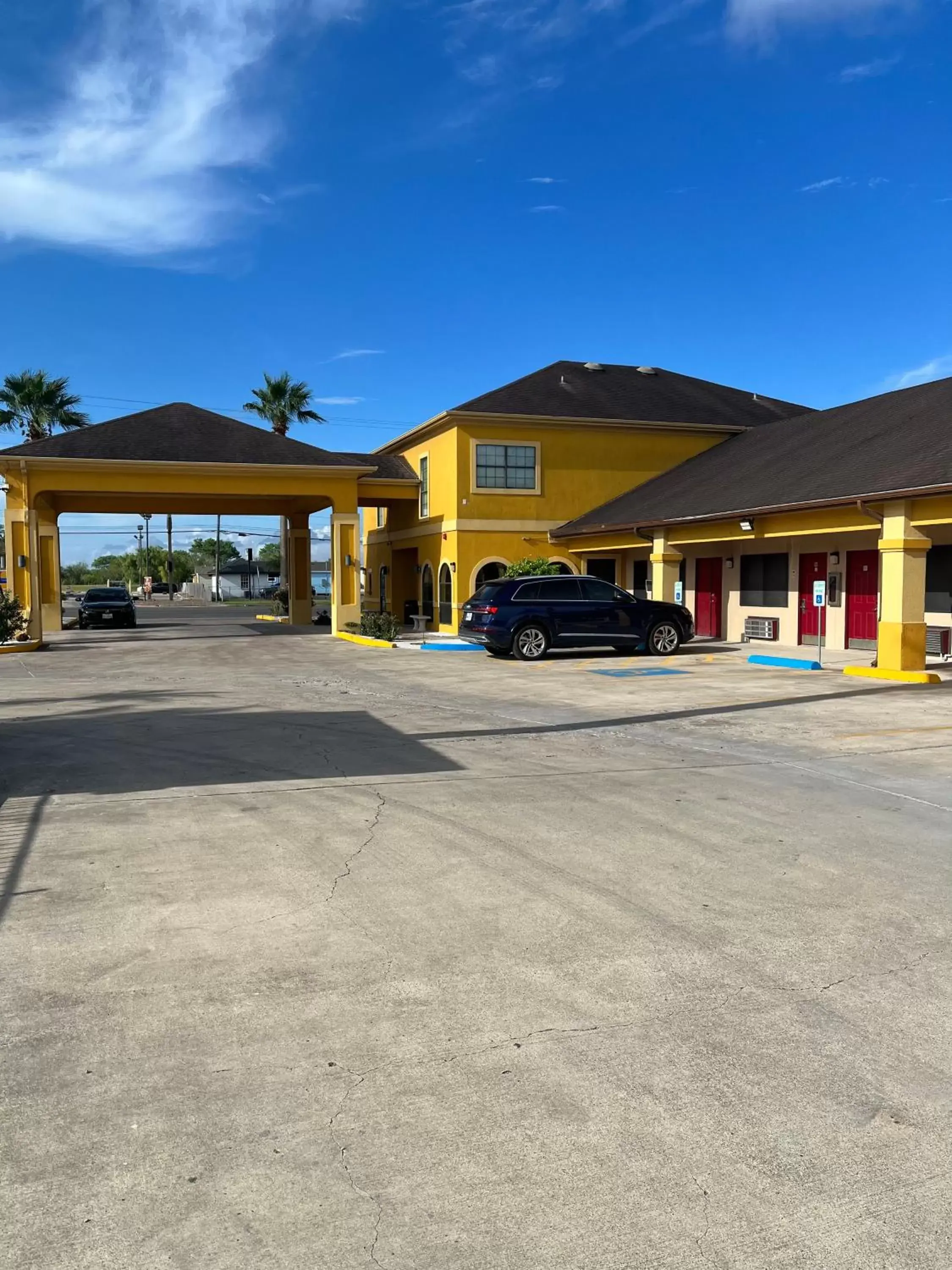 Property Building in Los Fresnos Inn and Suites