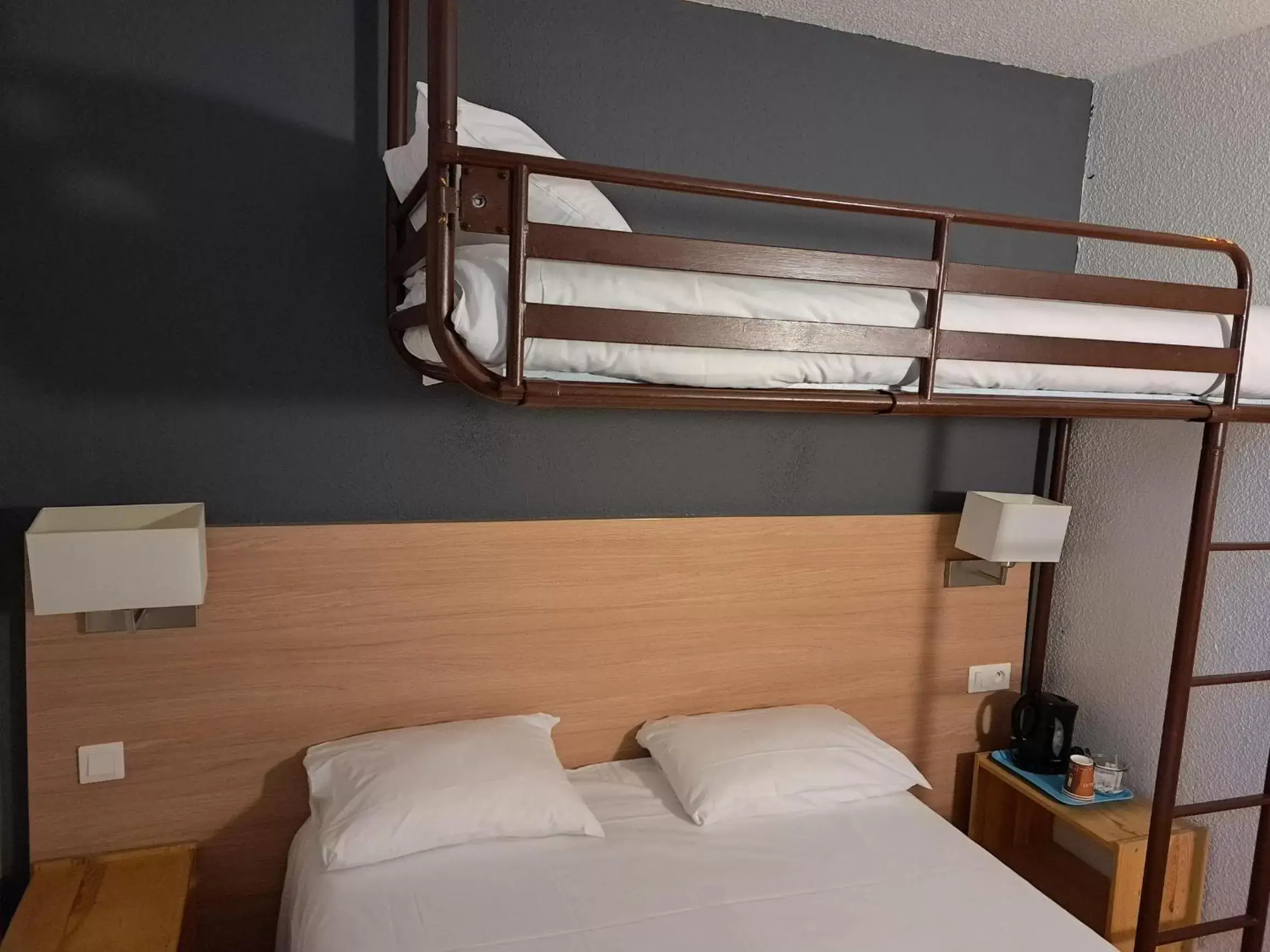 bunk bed, Bed in Brit Hotel Essentiel Tours Nord