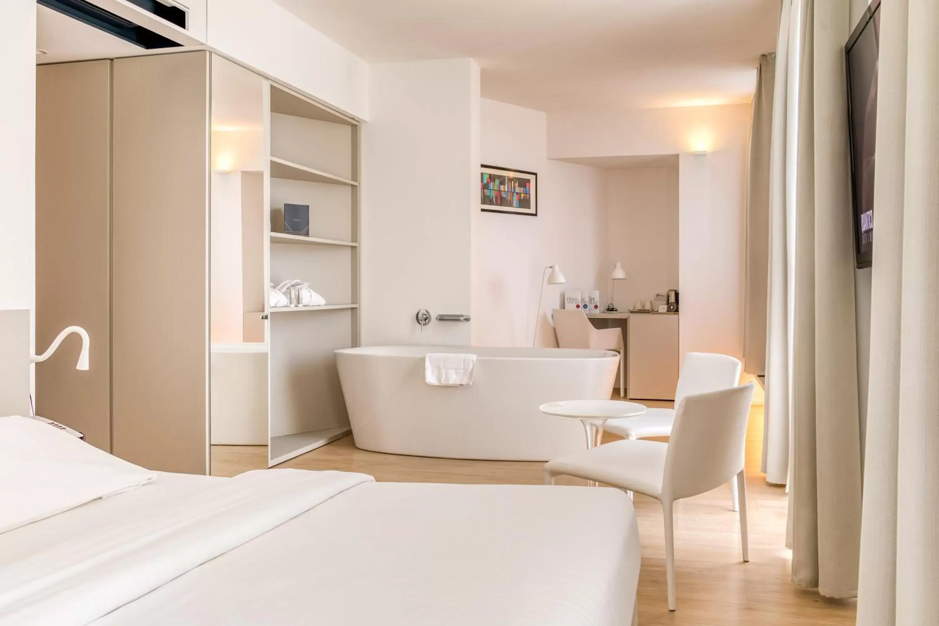 Bed in Hotel Lago Di Garda Bed in Hotel Lago Di Garda