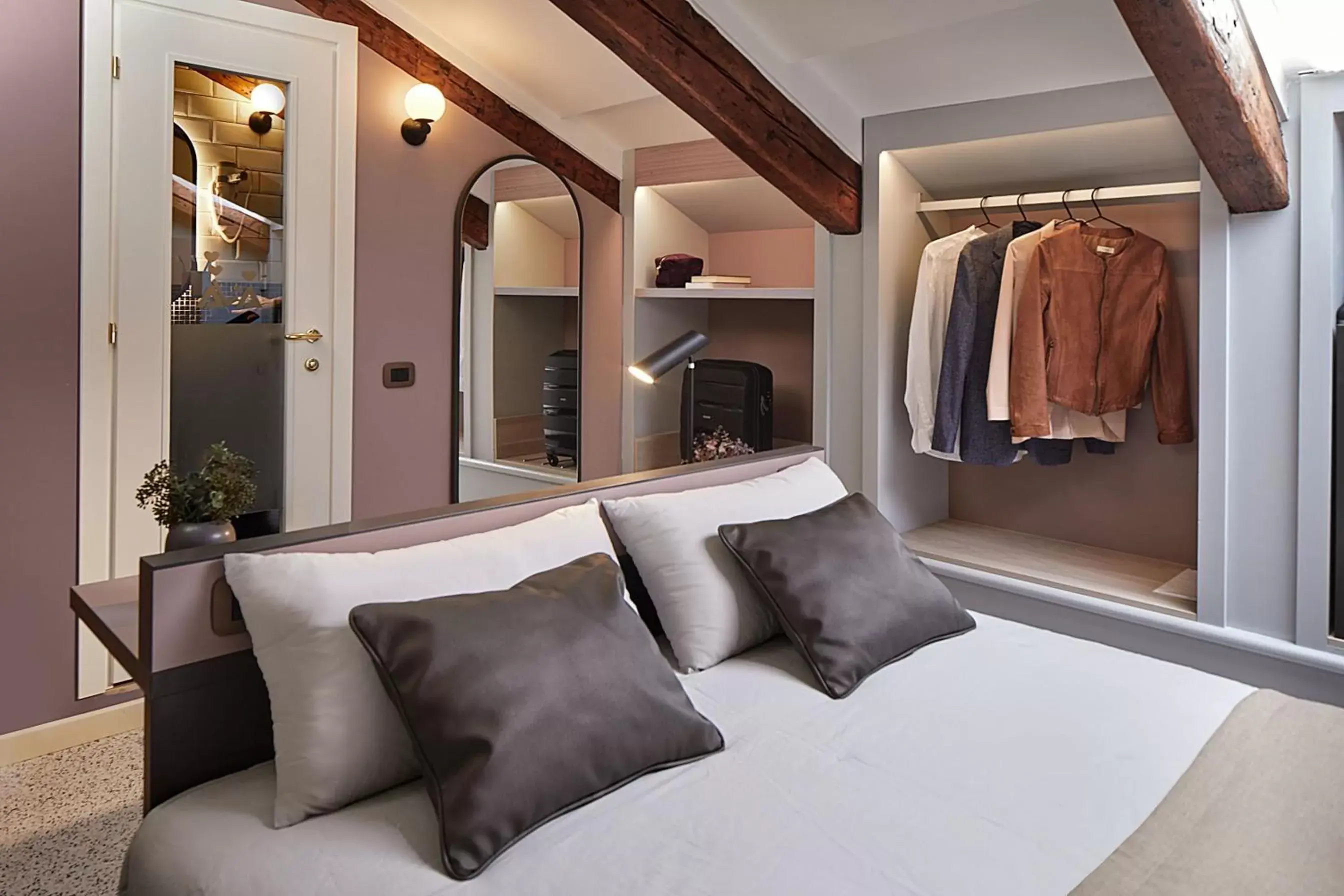 Photo of the whole room, Bed in UNAHOTELS Ala Venezia-Adults 16 Photo of the whole room, Bed in UNAHOTELS Ala Venezia-Adults 16