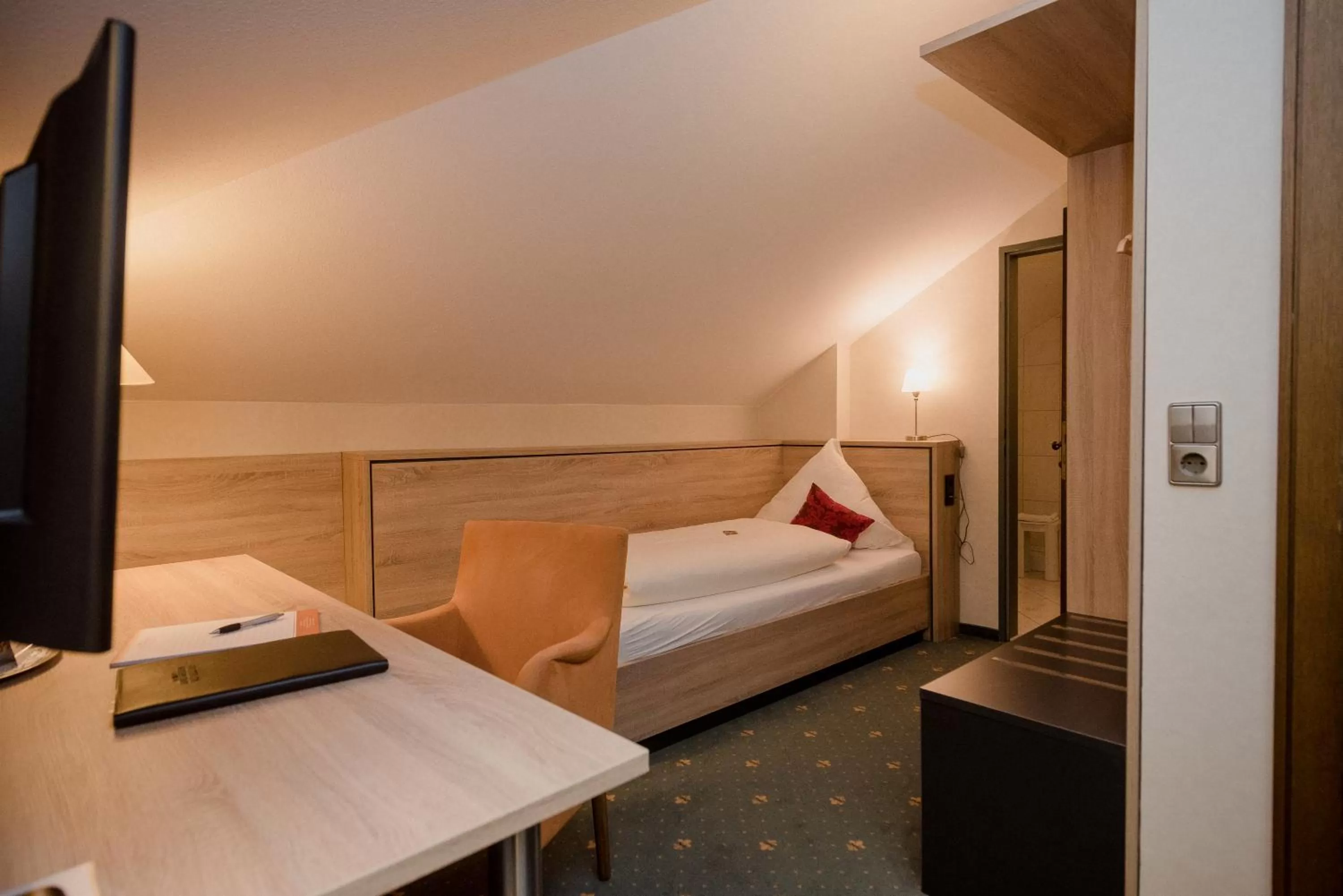 Seating area, Bed in Hotel am Schloss