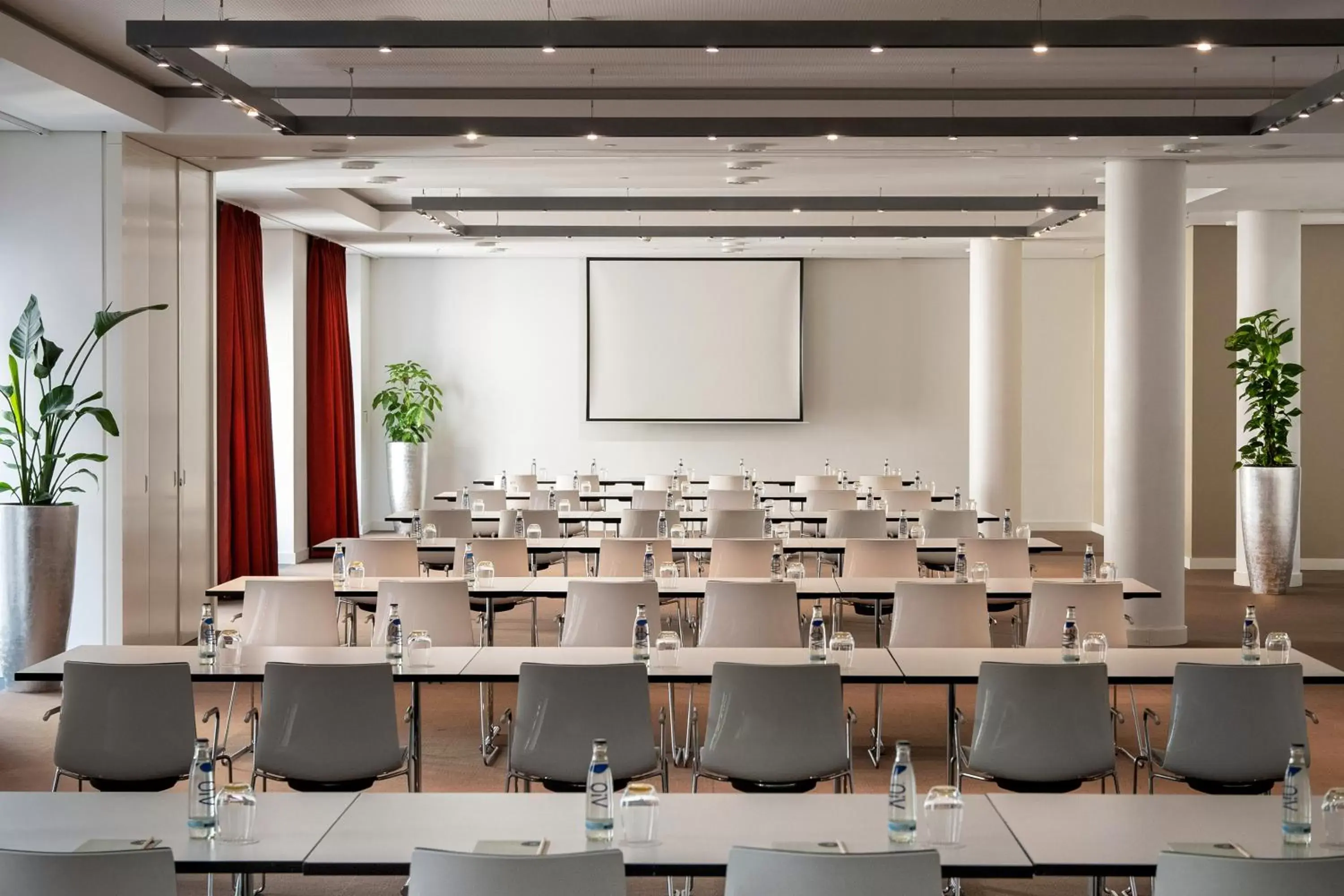 Meeting/conference room in INNSiDE by Meliá Dresden