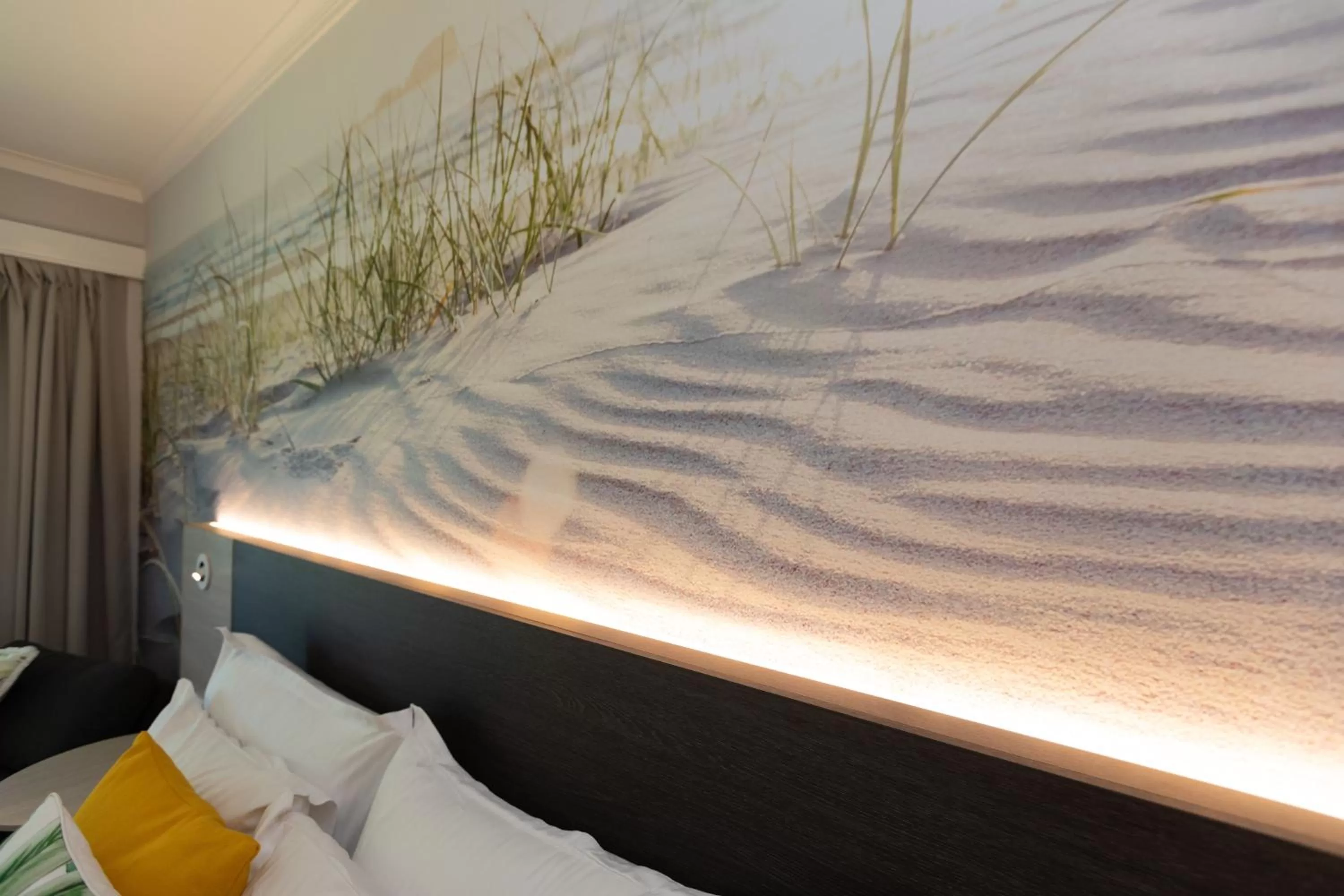 Bathroom, Bed in Novotel Sunshine Coast Resort