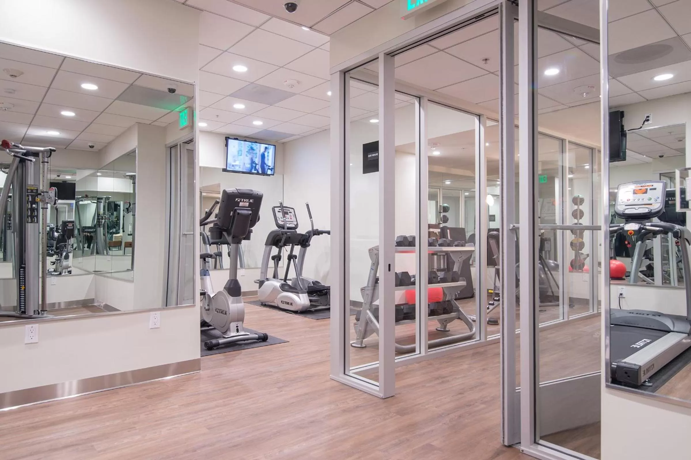 Fitness centre/facilities in Miyako Hotel Los Angeles