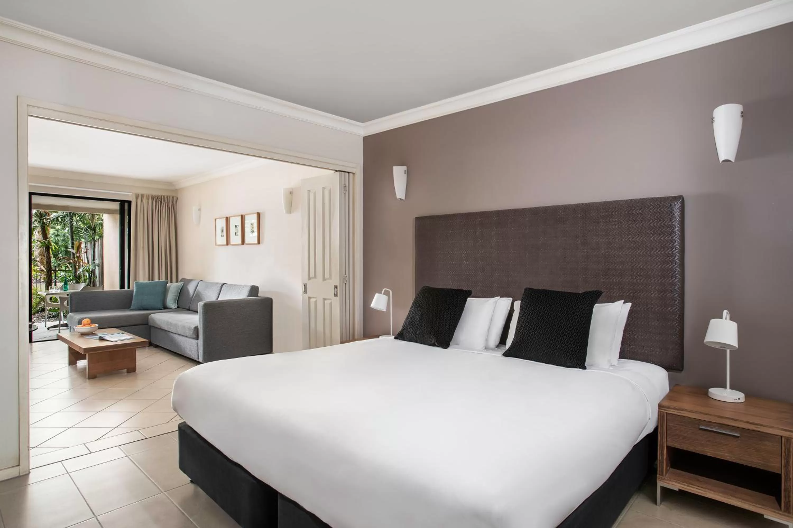 Living room, Bed in Mantra Heritage