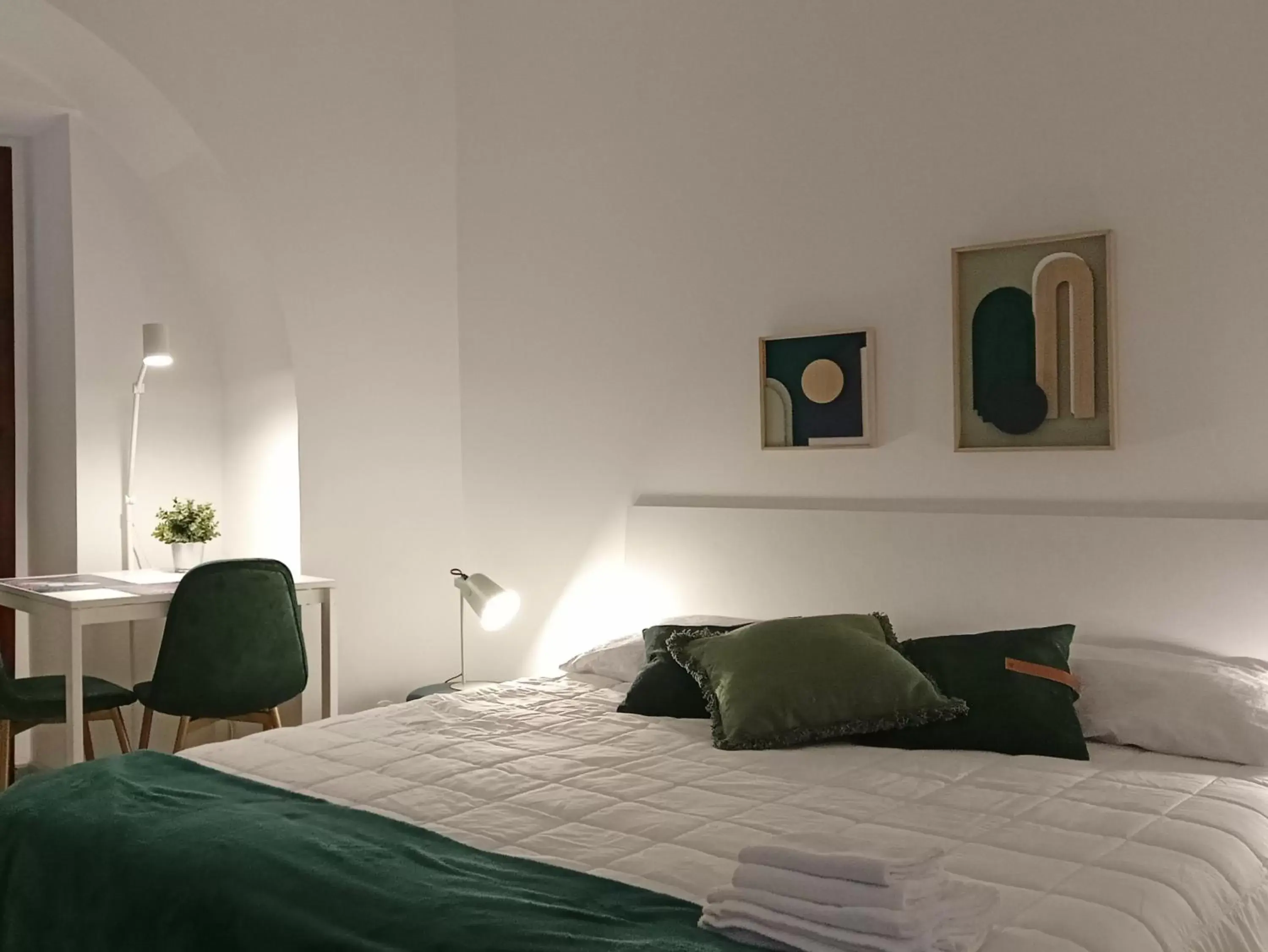 Bedroom, Bed in Narciso boutique apartment