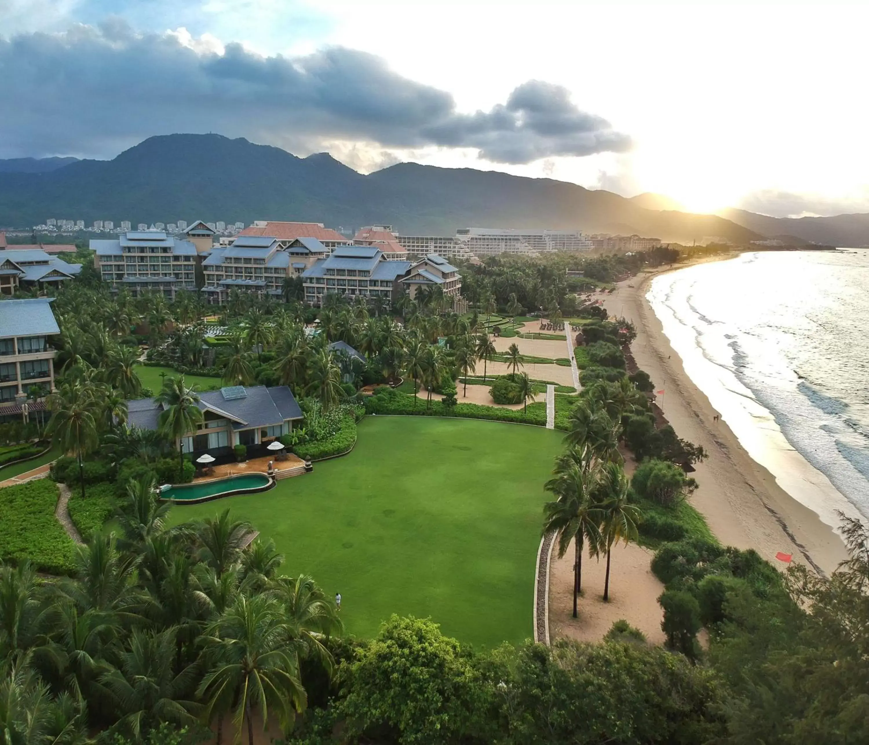 Property building in Hilton Sanya Yalong Bay Resort & Spa