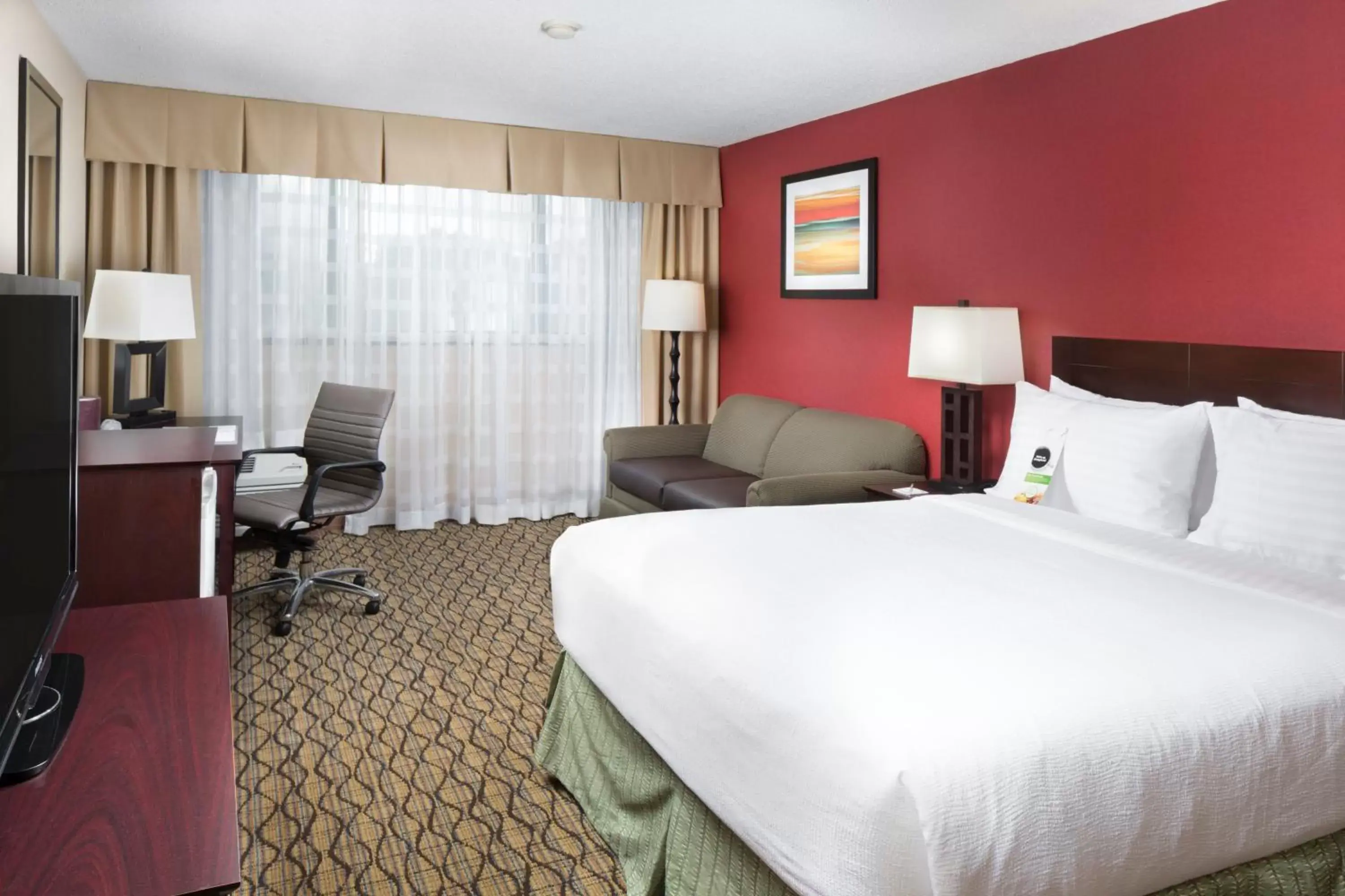 Photo of the whole room, Bed in Holiday Inn Johnson City, an IHG Hotel