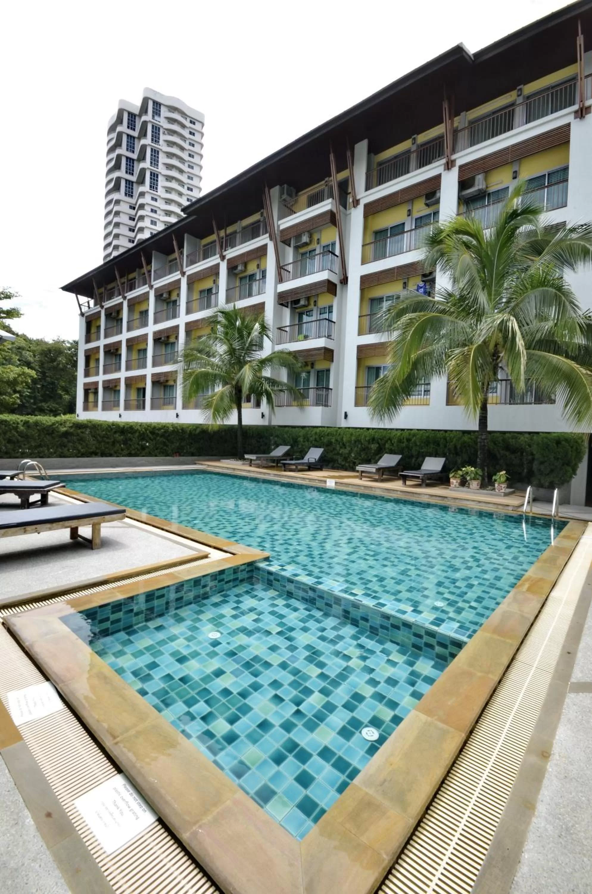 Swimming pool in Sakorn Residence and Hotel