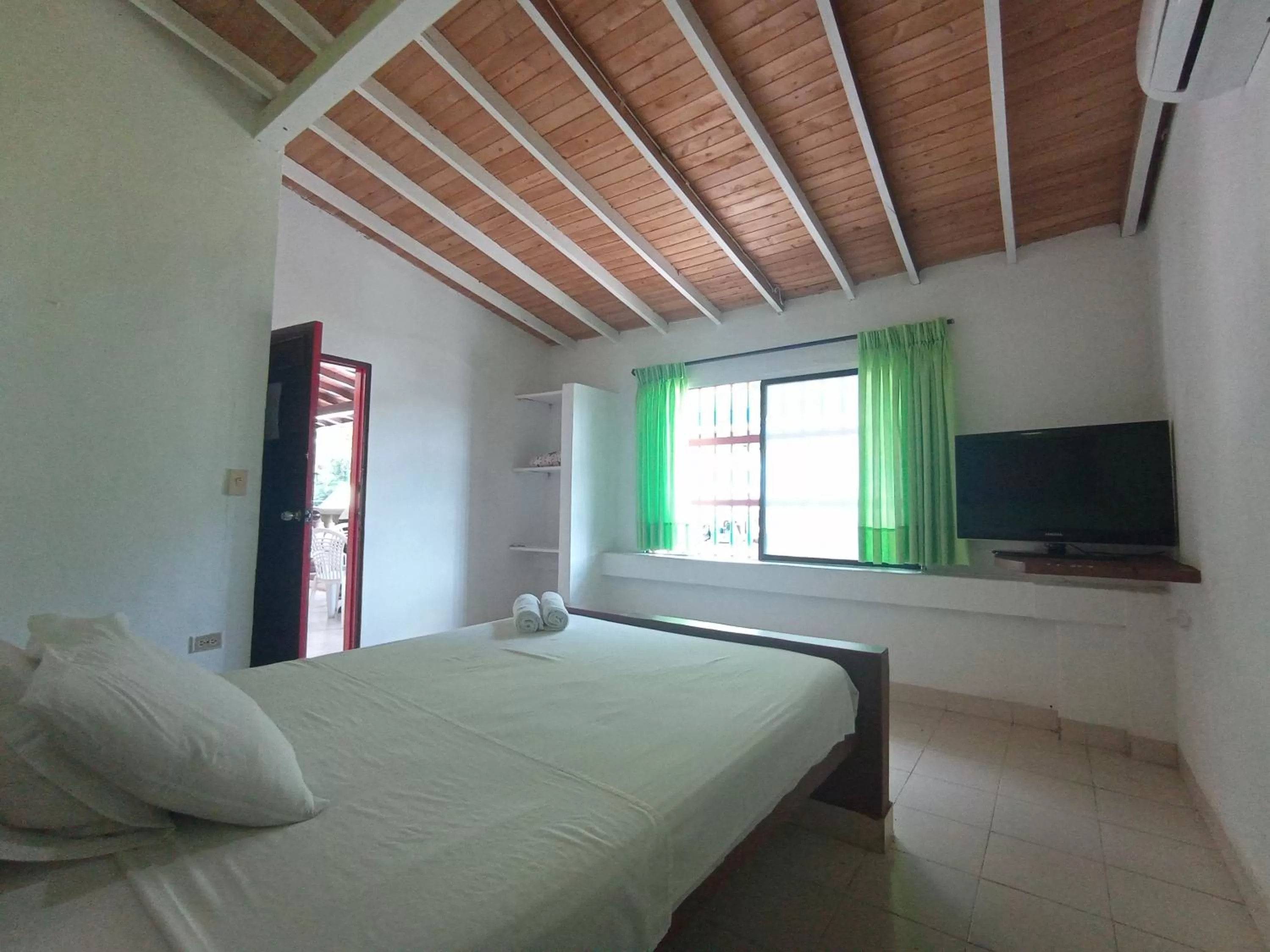 Photo of the whole room, Bed in Rio Escondido