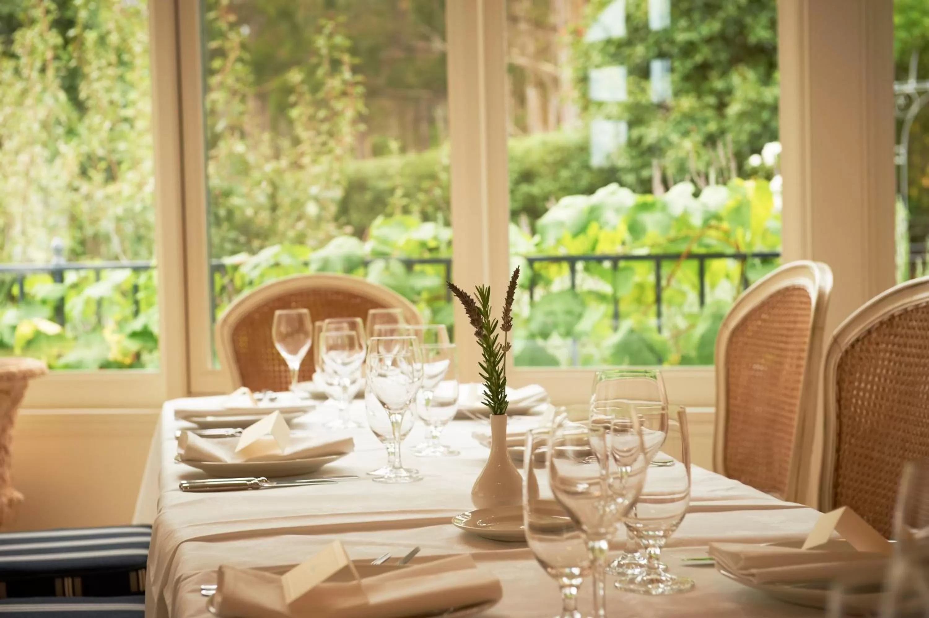 Restaurant/places to eat in Villa Howden