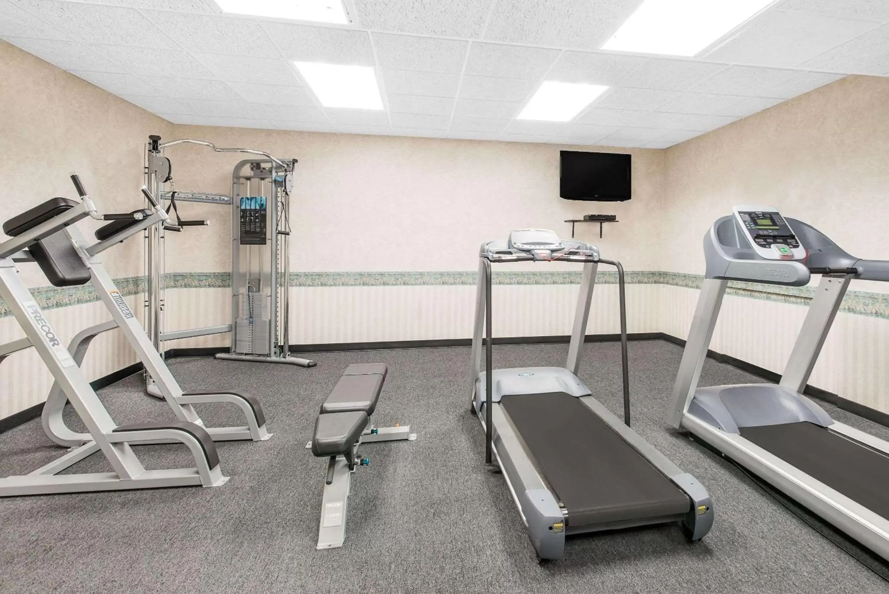 Fitness centre/facilities, Fitness Center/Facilities in Howard Johnson by Wyndham Amherst Hadley