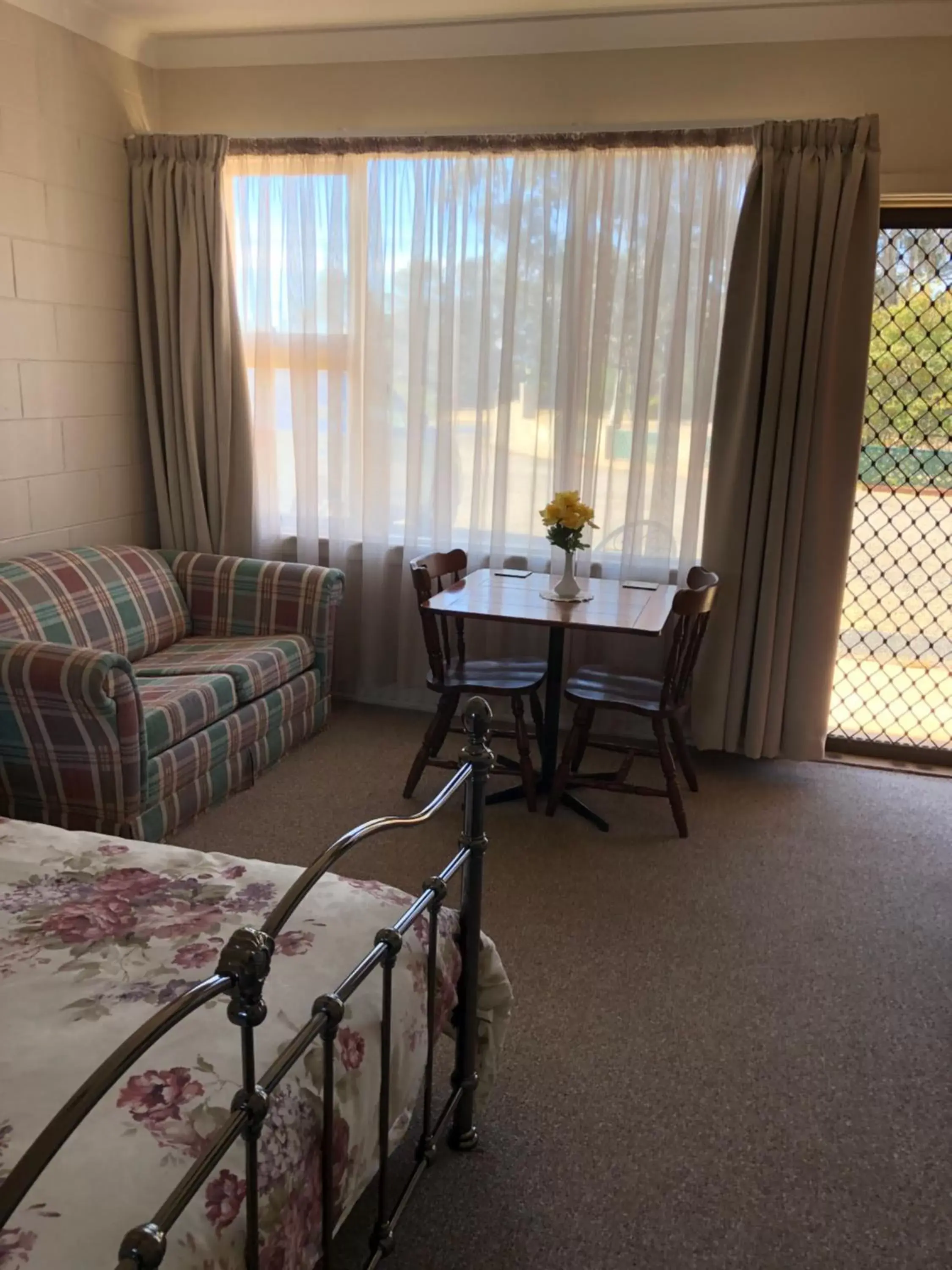 Seating Area in Alpine Country Motel