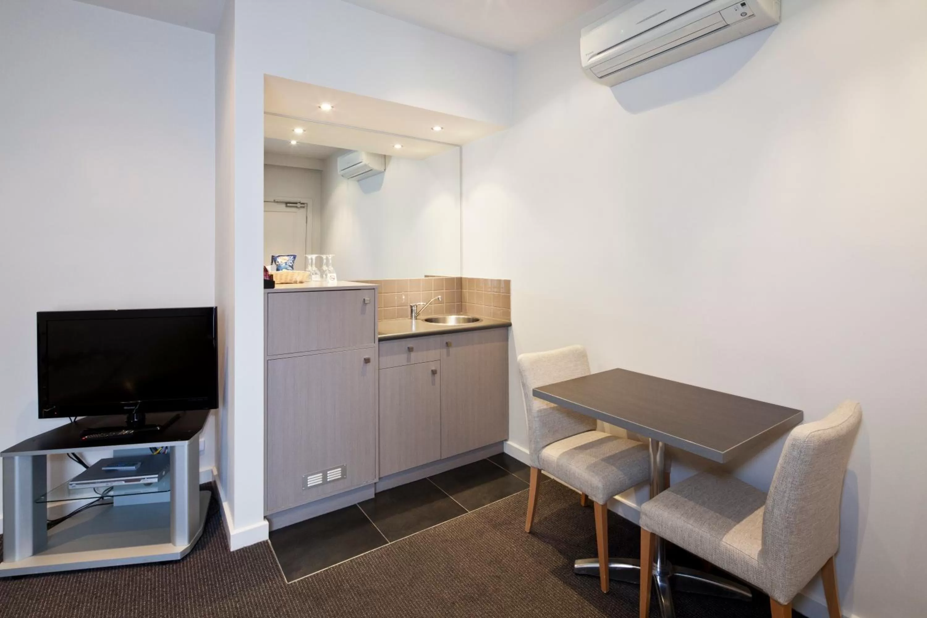 Coffee/tea facilities in Ballarat Suites