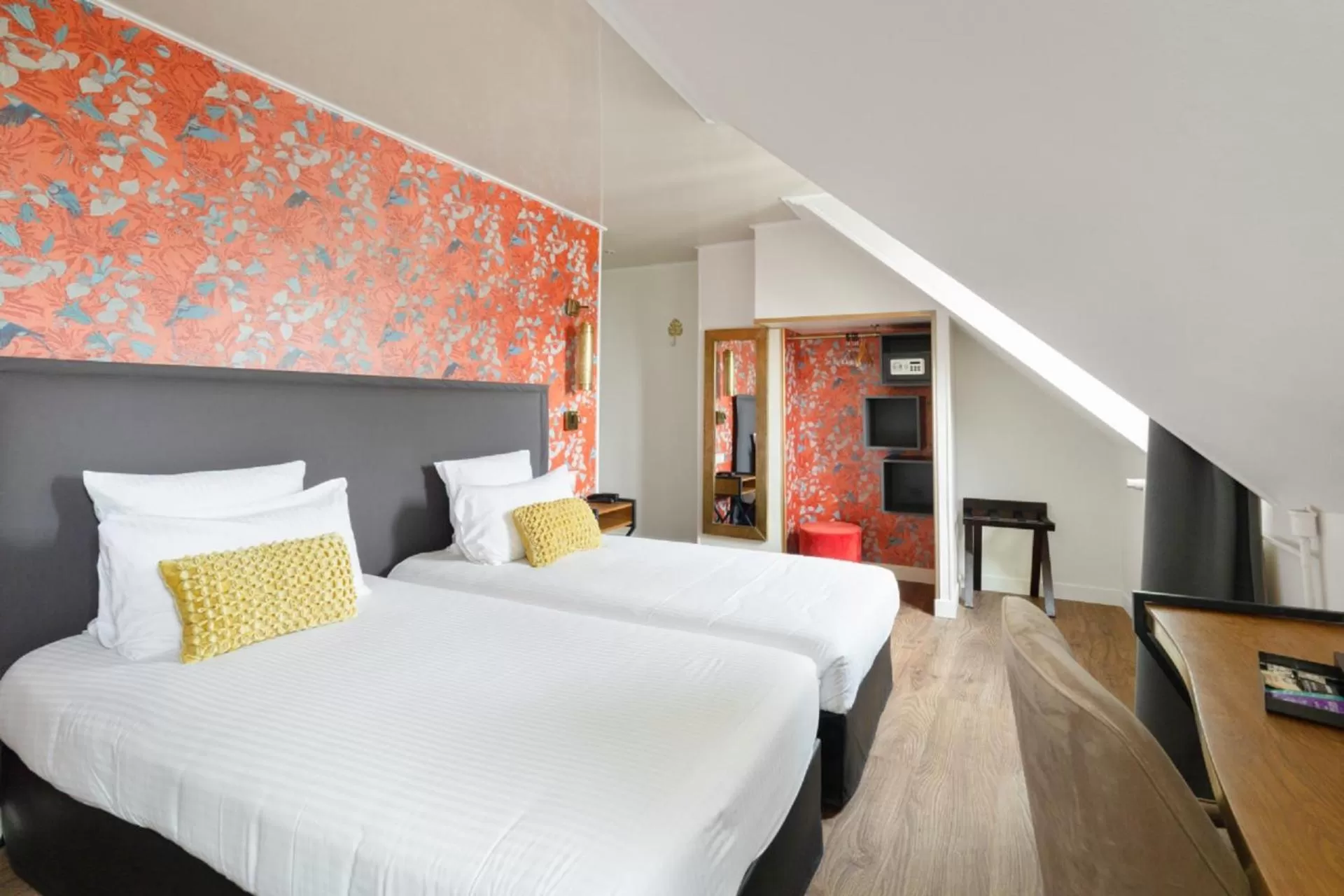 Photo of the whole room, Bed in Moris Grands Boulevards