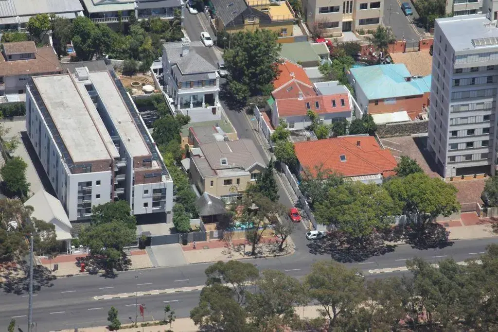 Bird's eye view, Bird's-eye View in A Sunflower Stop Backpackers