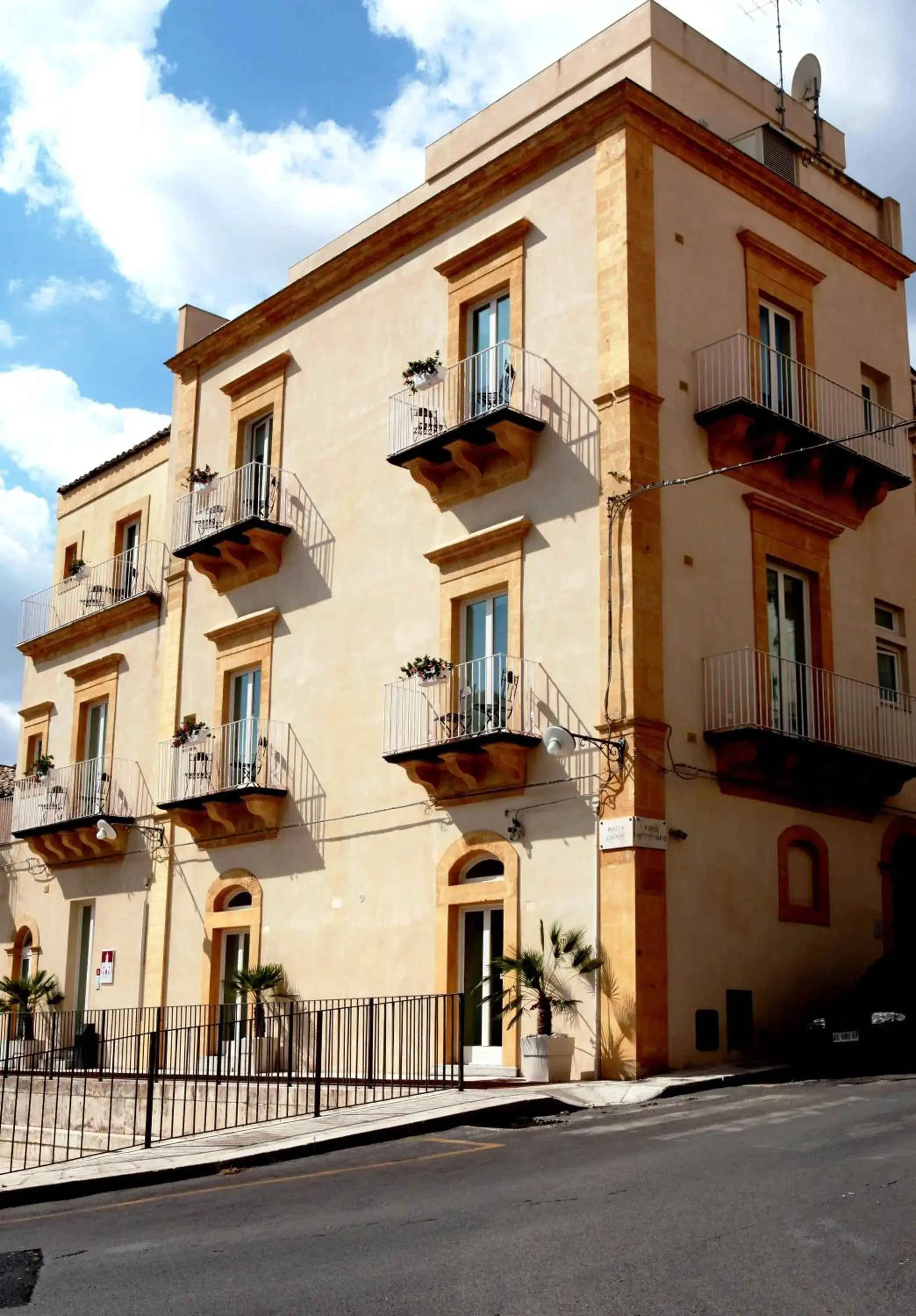 Facade/entrance, Property Building in Hotel La Dimora di Piazza Carmine