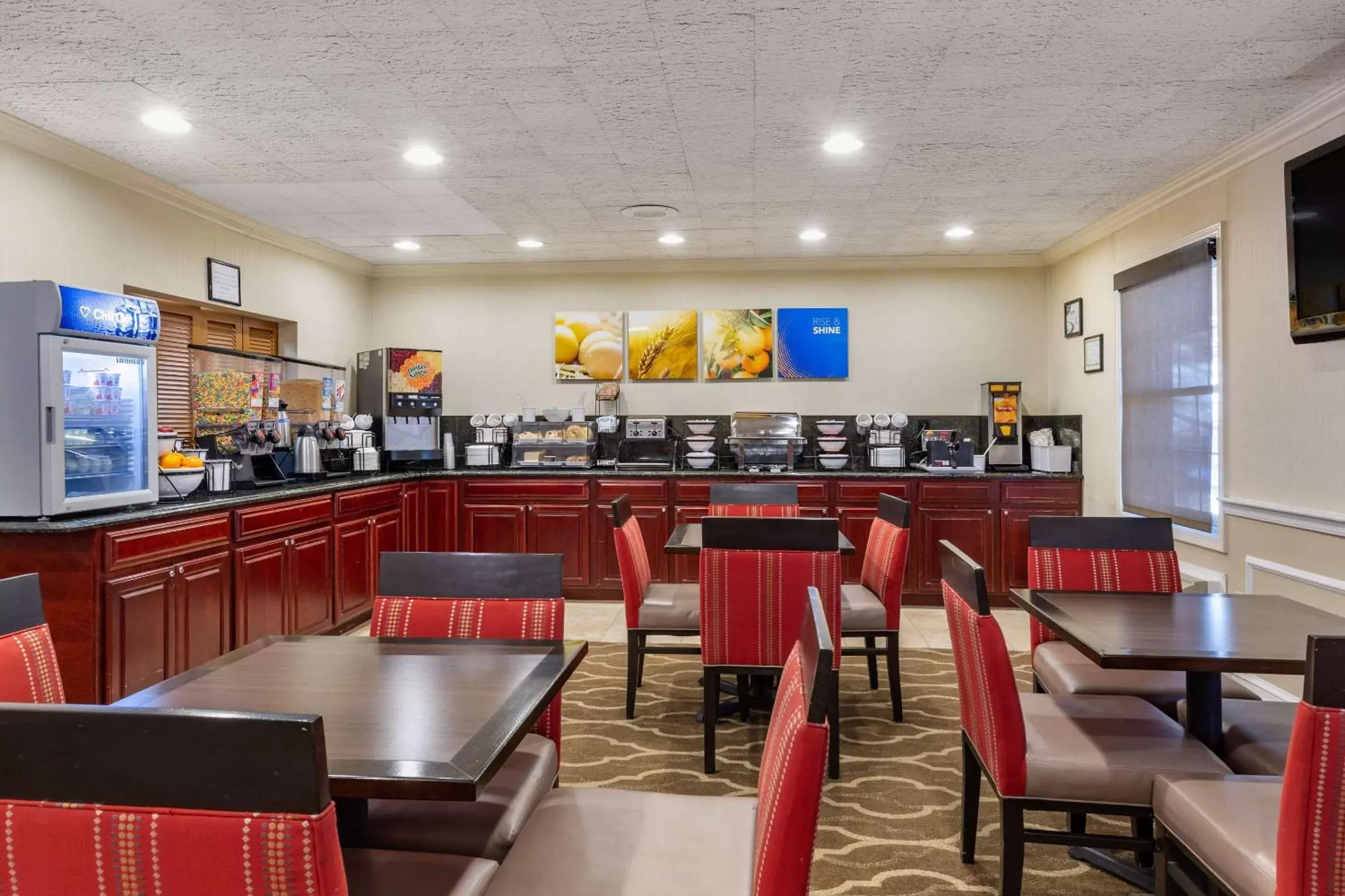 Restaurant/Places to Eat in Comfort Inn Auburn-Worcester