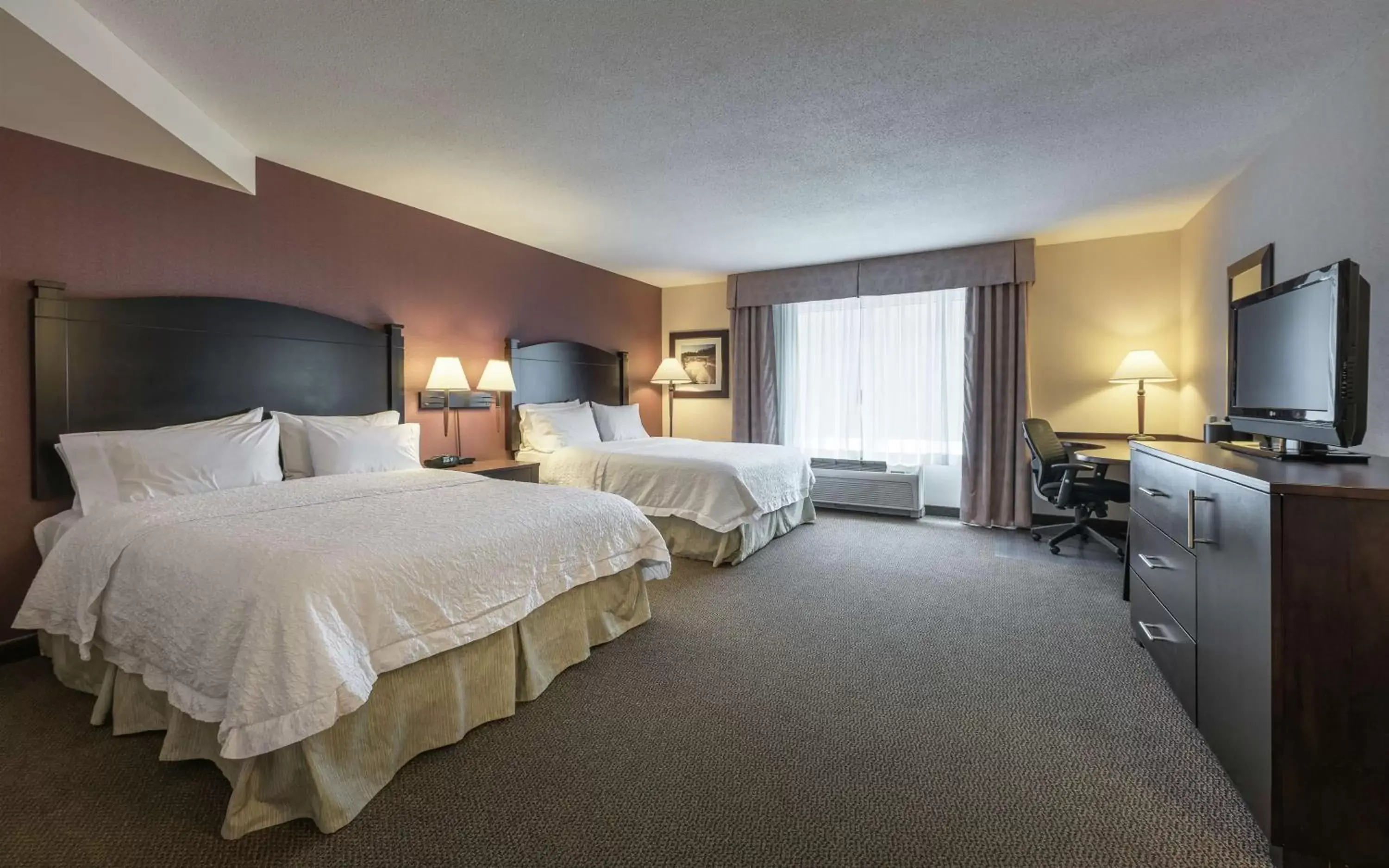 Bedroom in Hampton Inn & Suites by Hilton Moncton