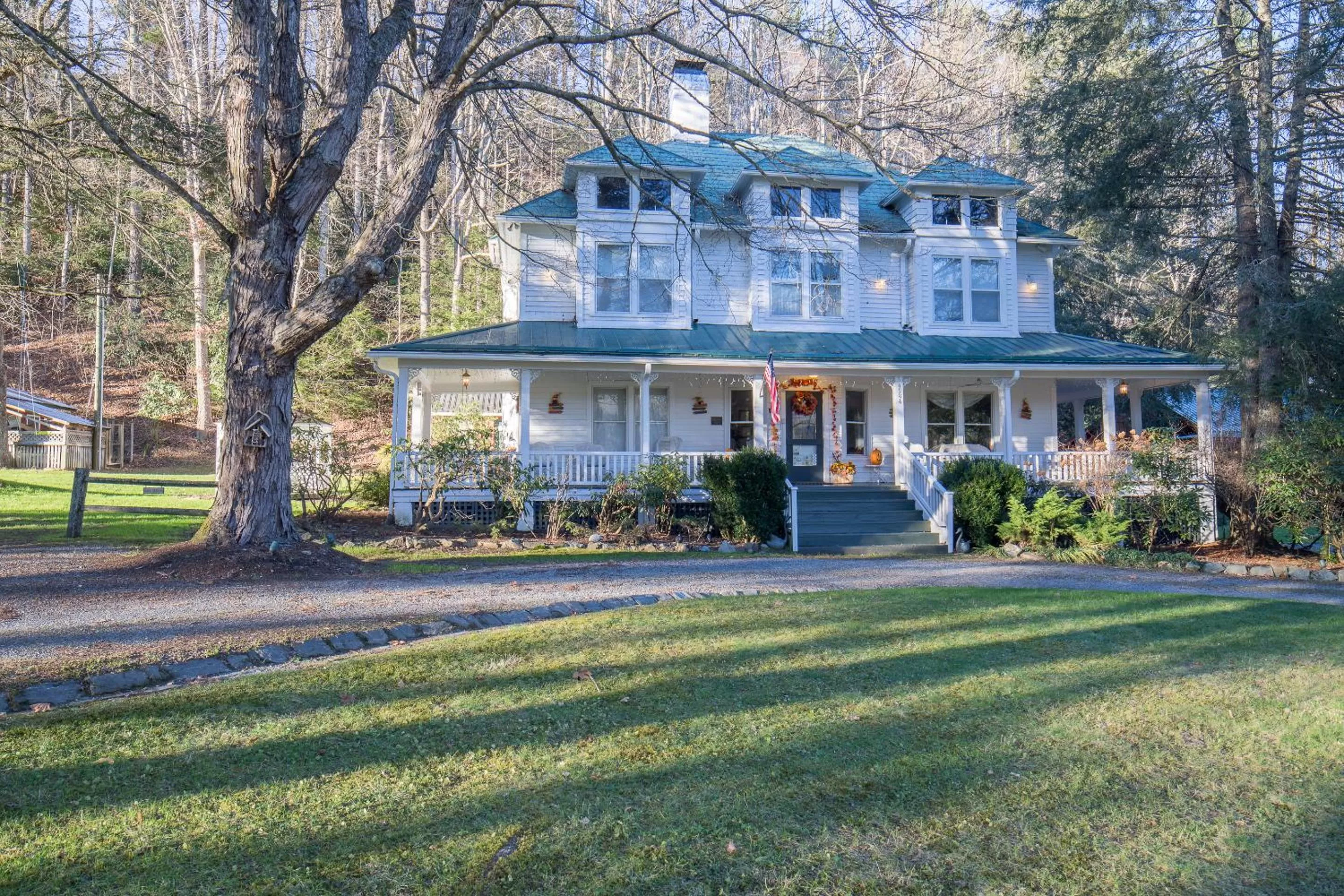 Facade/entrance, Property Building in Taylor House Inn