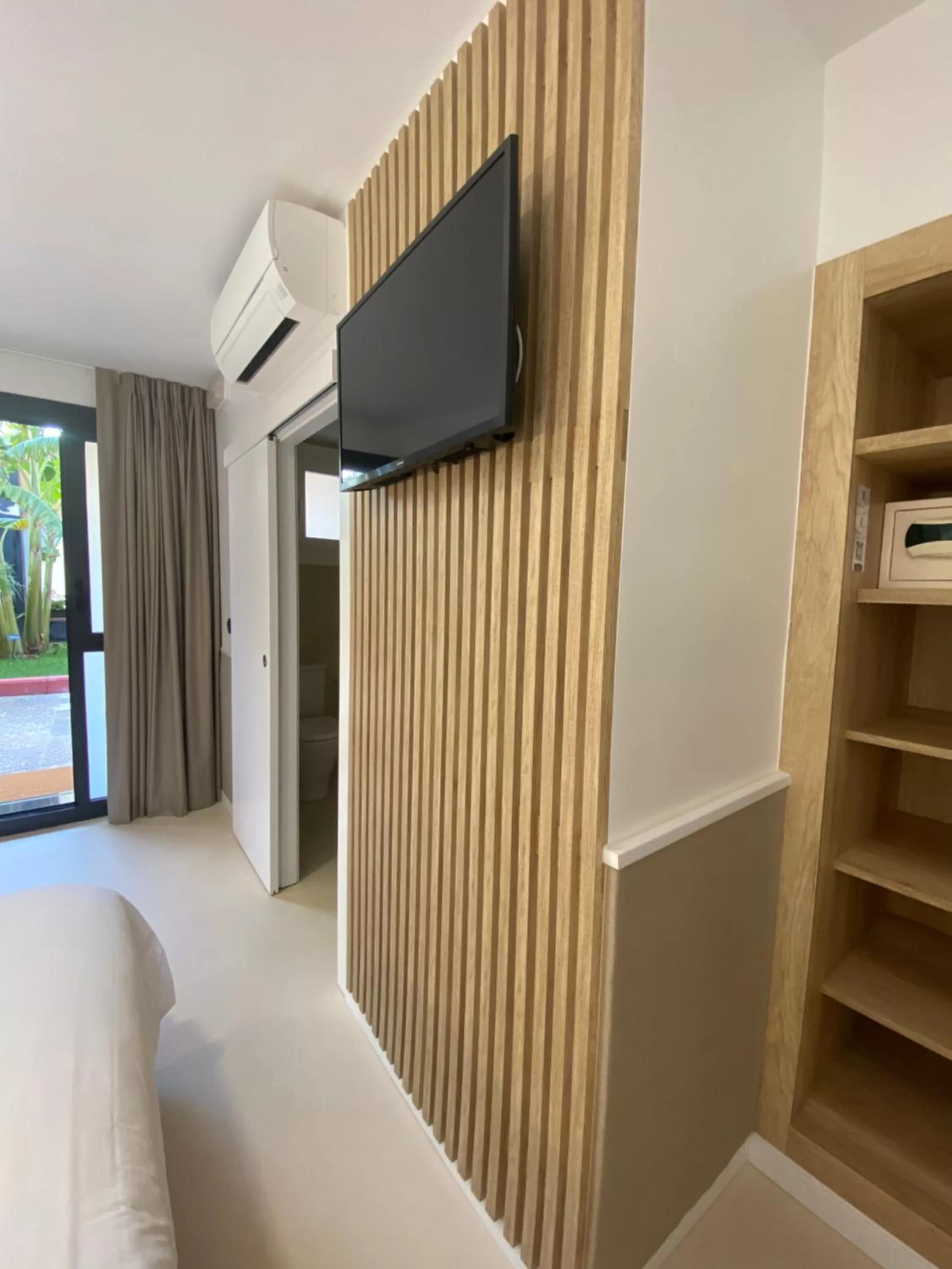 TV and multimedia in Aparthotel Solifemar