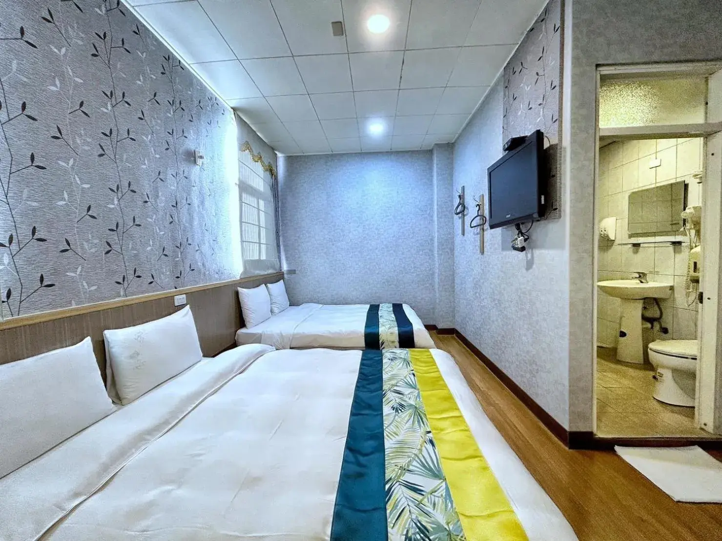 Property building, Bed in Fulong Hotel