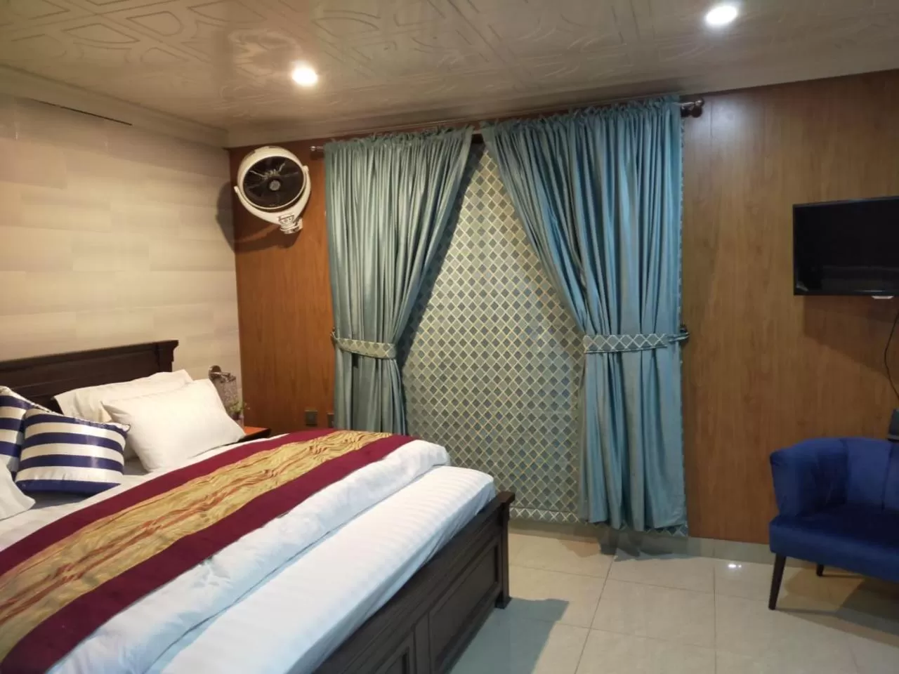 Bed in Shagufta Hotel Murree