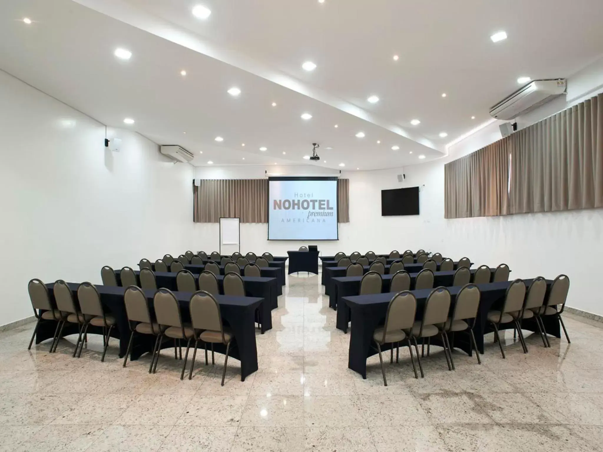 Meeting/conference room in Nohotel Premium Americana